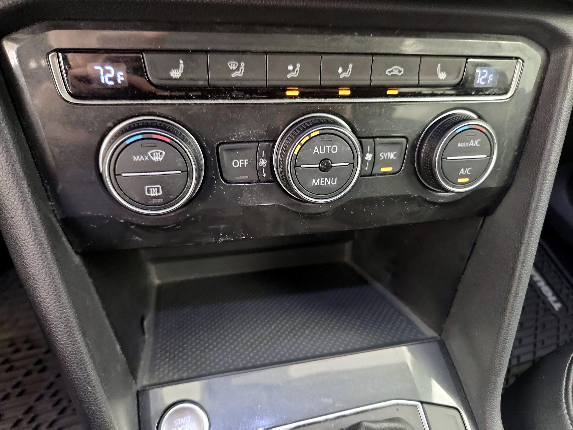 Thumbnail: 2018 Volkswagen Tiguan - 17