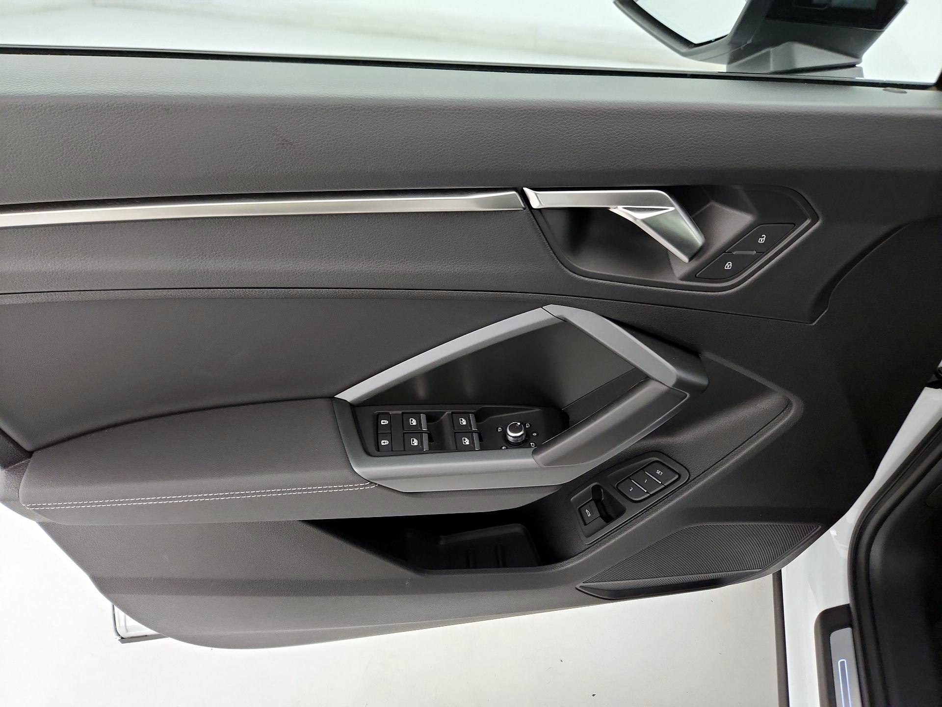 Thumbnail: 2025 Audi Q3 - 12