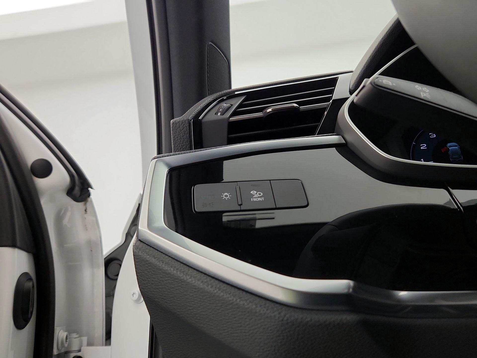 Thumbnail: 2025 Audi Q3 - 13