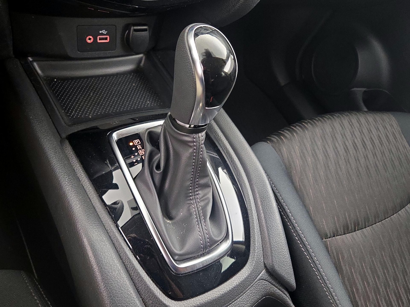2019 Nissan Rogue SV - Photo 18