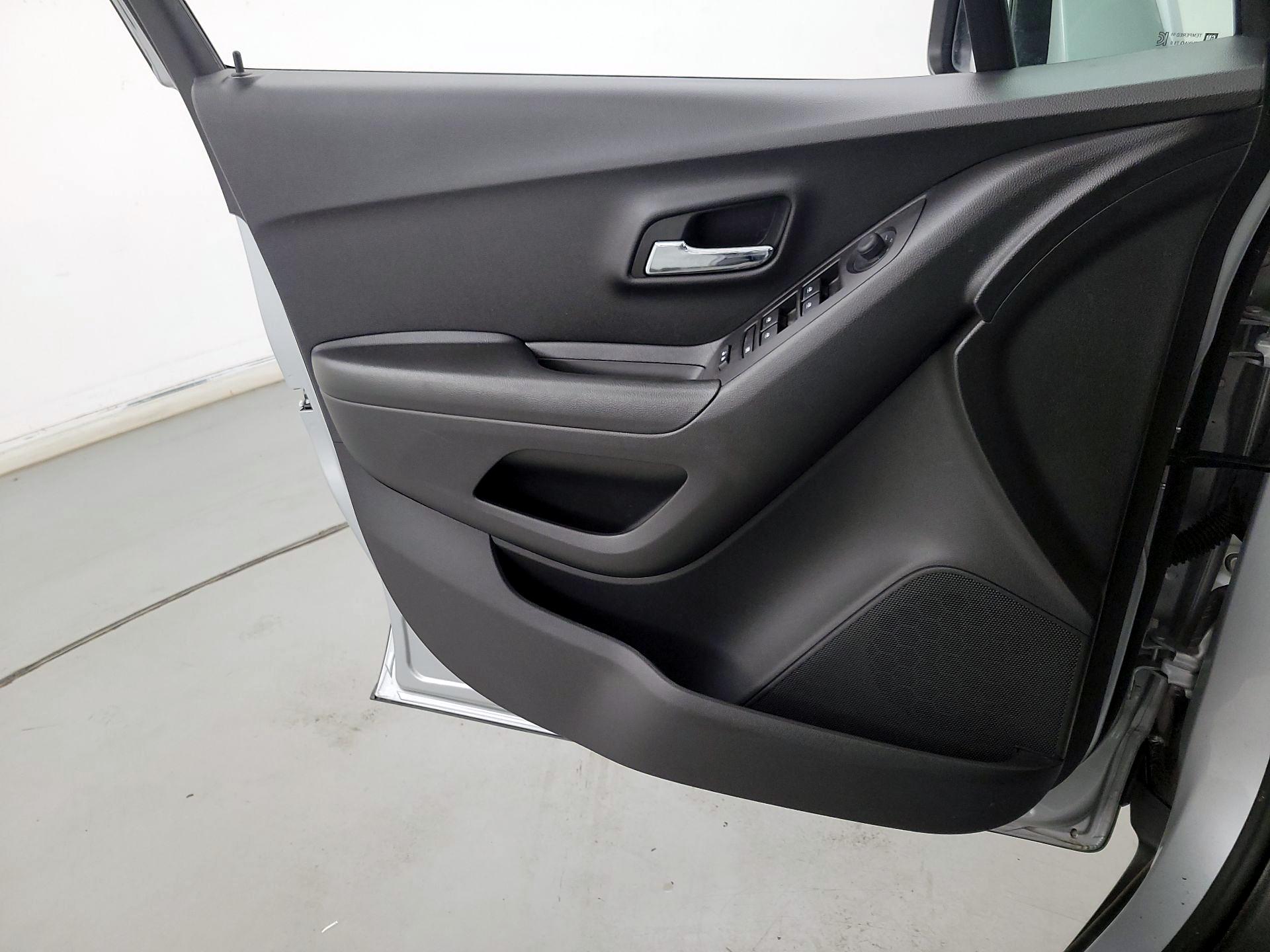 Thumbnail: 2022 Chevrolet Trax - 12