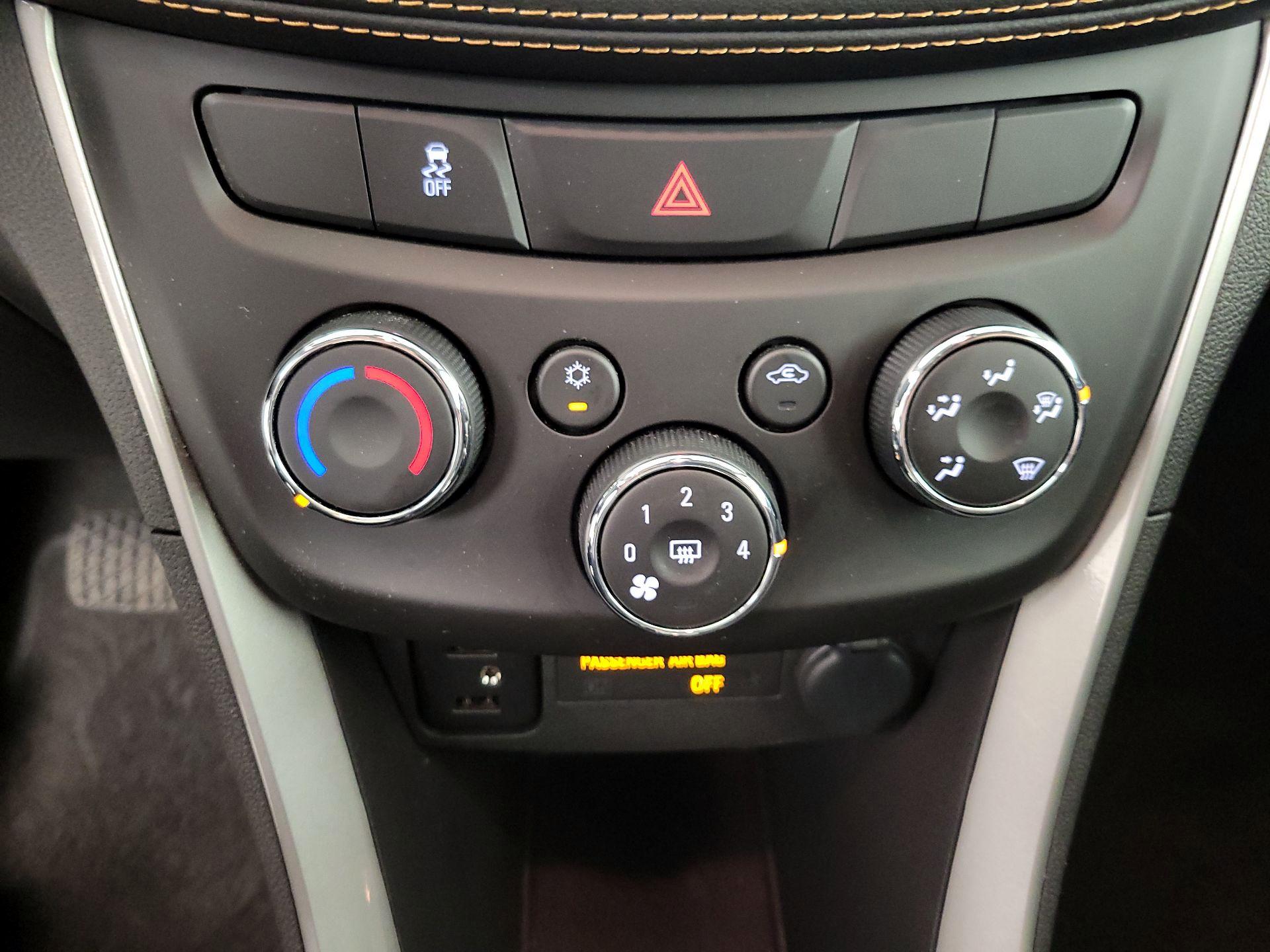 Thumbnail: 2022 Chevrolet Trax - 17