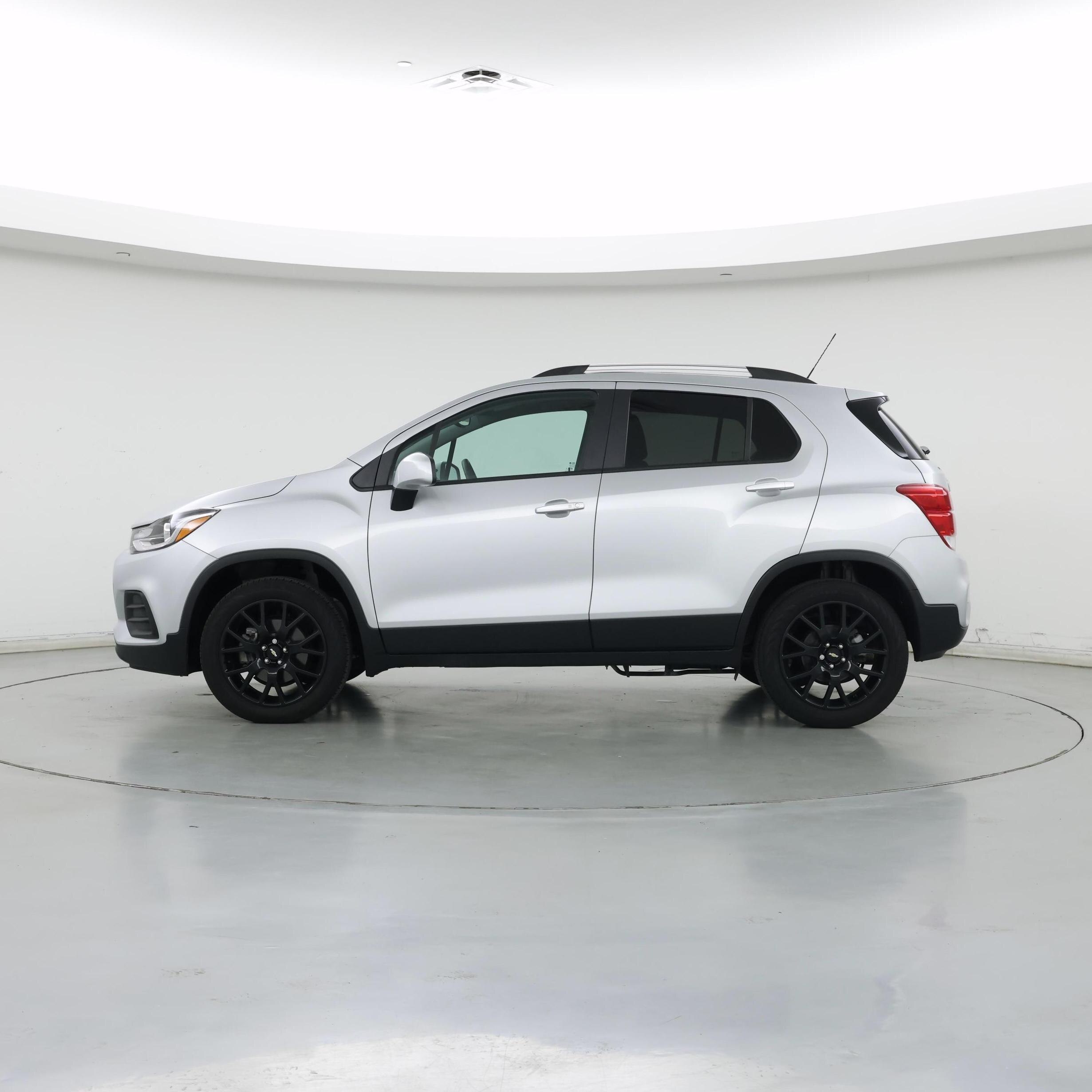 Thumbnail: 2022 Chevrolet Trax - 3