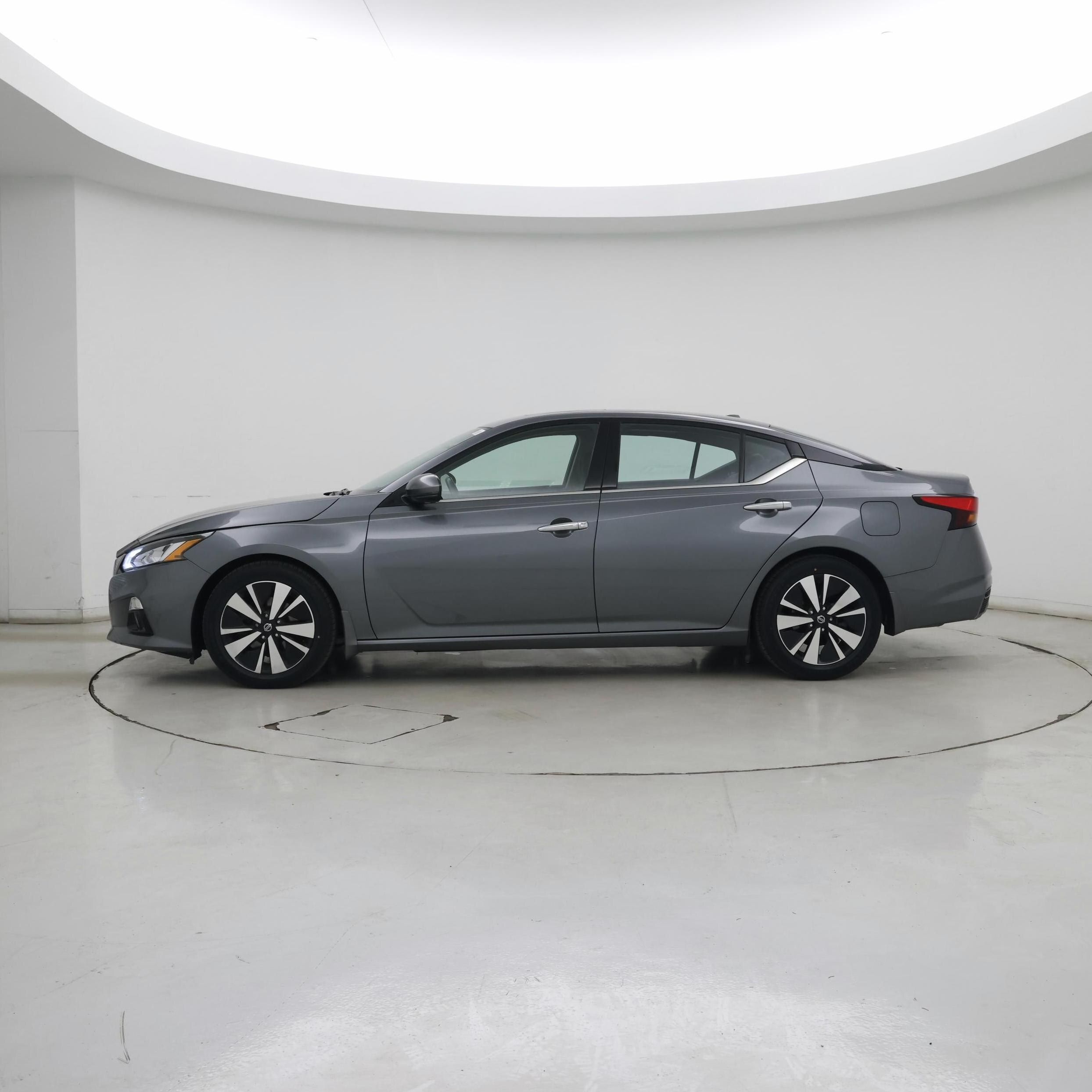 Thumbnail: 2020 Nissan Altima - 3
