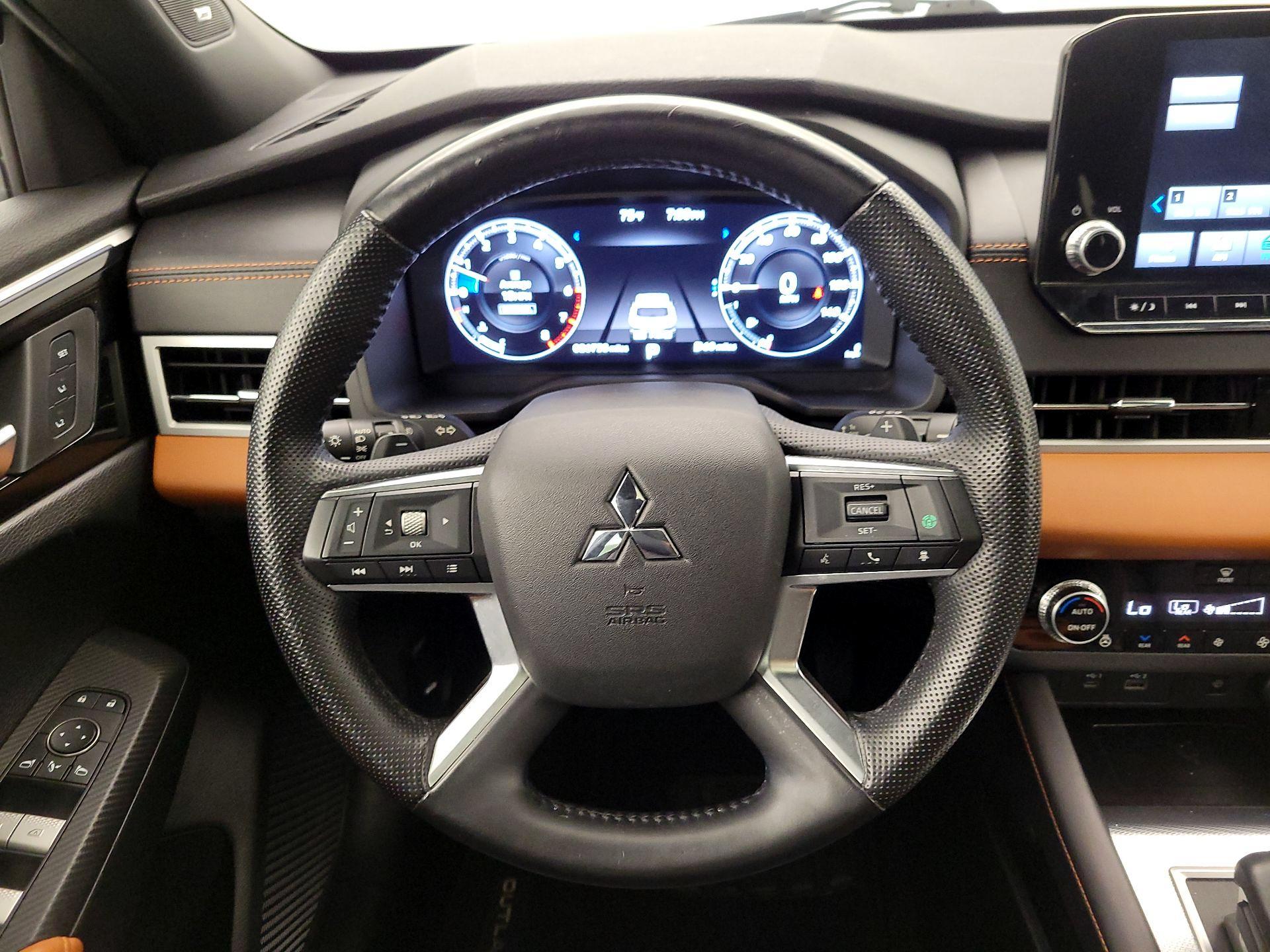 Thumbnail: 2022 Mitsubishi Outlander - 10