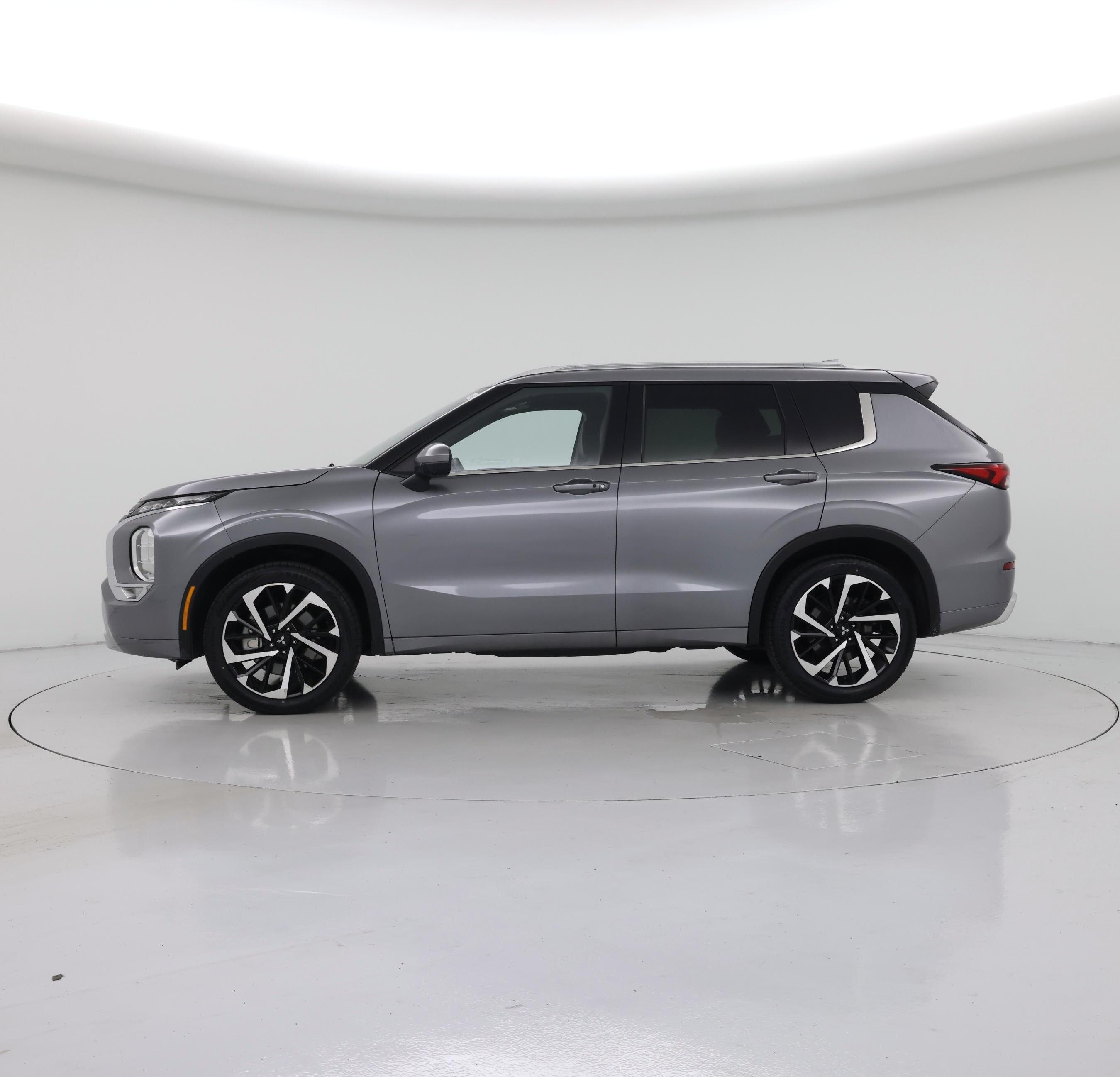 Thumbnail: 2022 Mitsubishi Outlander - 3