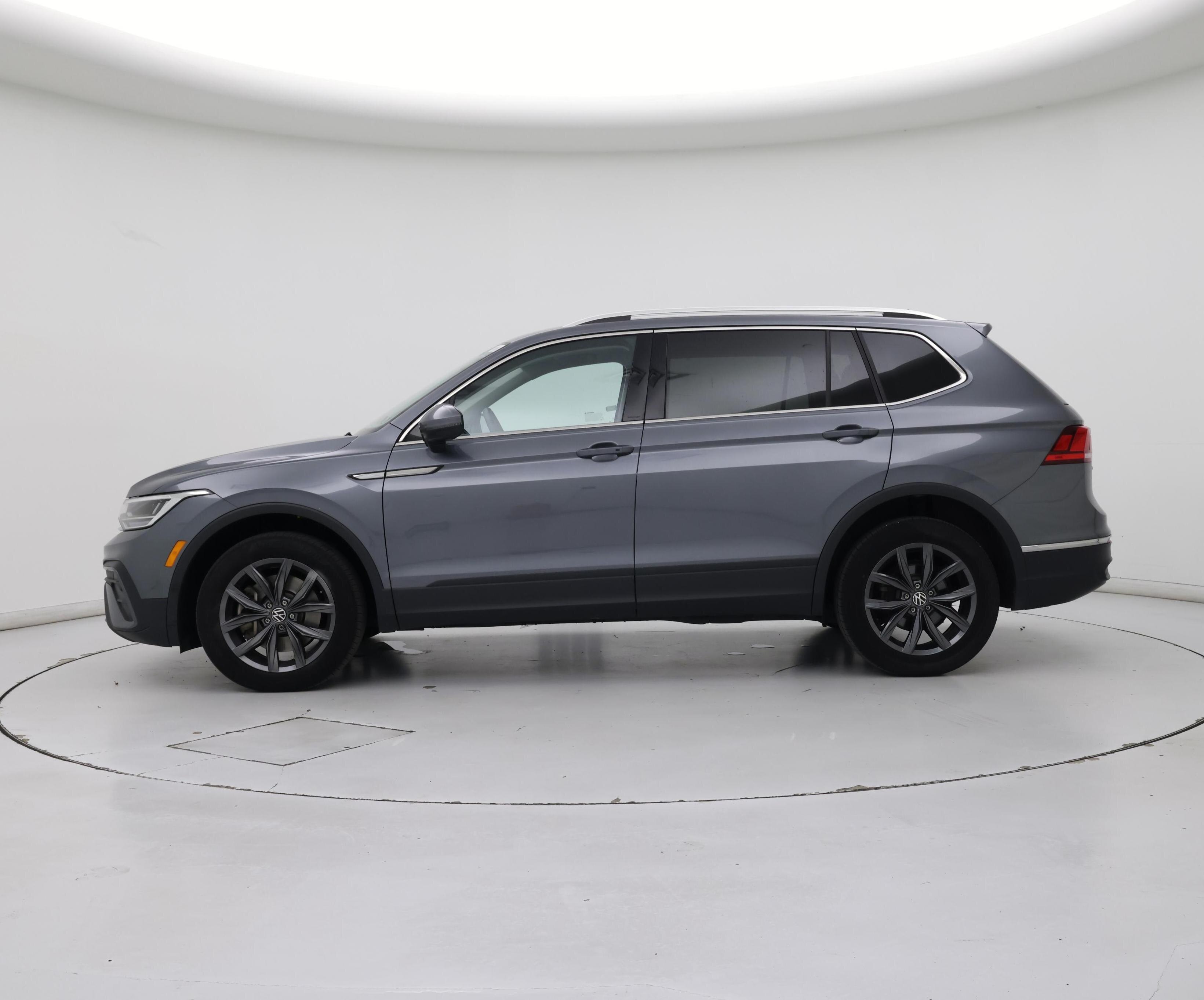 Thumbnail: 2022 Volkswagen Tiguan - 3