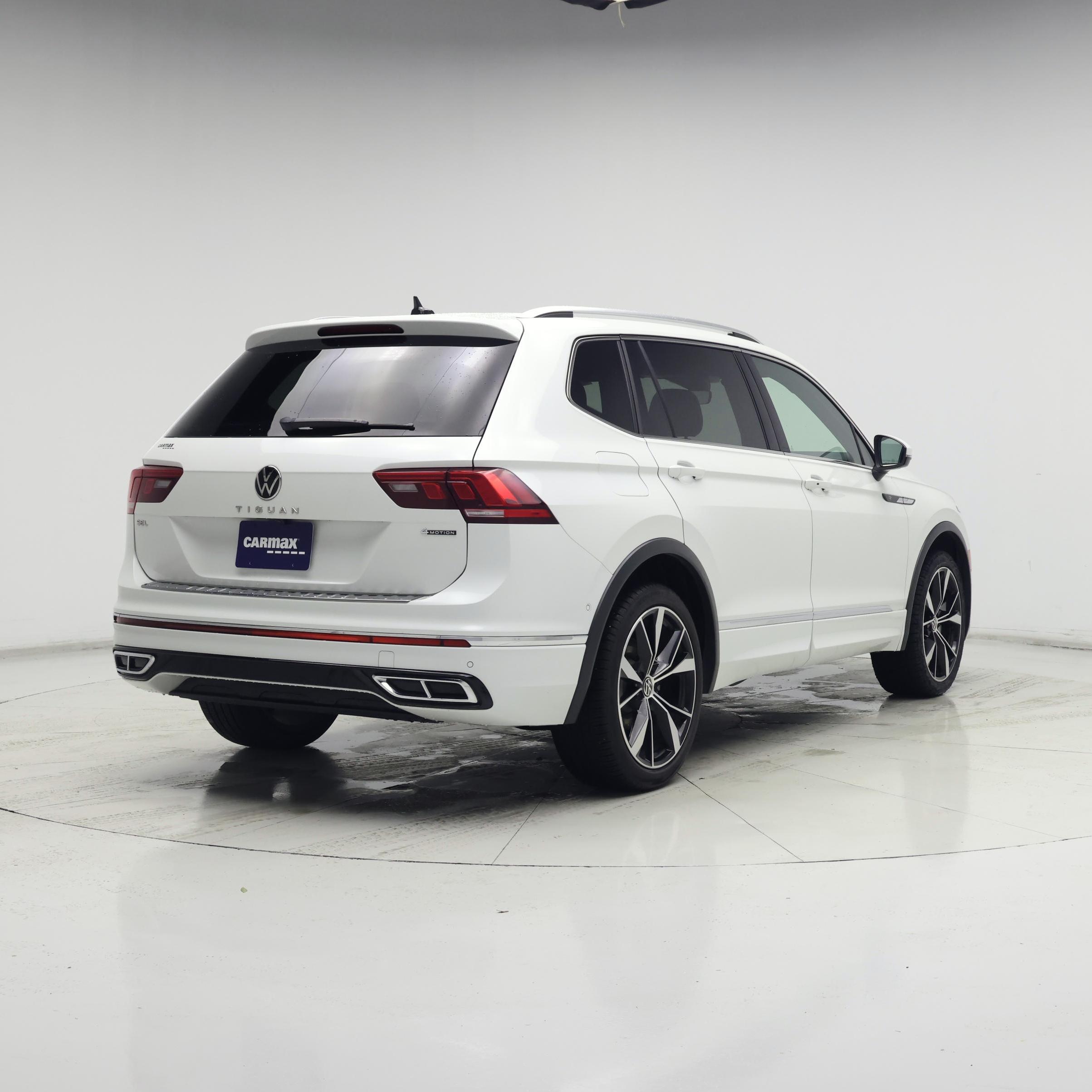 Thumbnail: 2022 Volkswagen Tiguan - 8