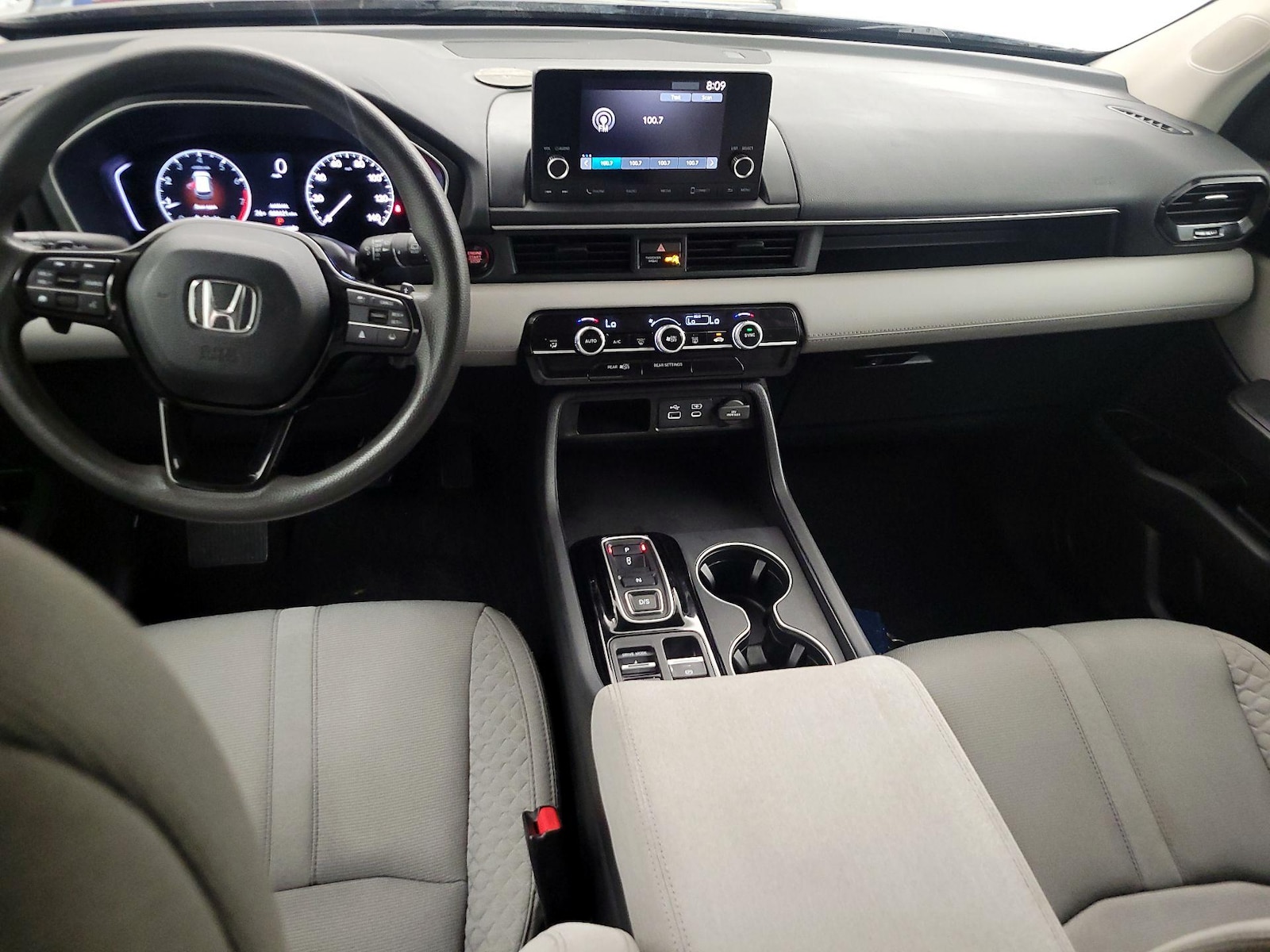 2023 Honda Pilot LX - Photo 10