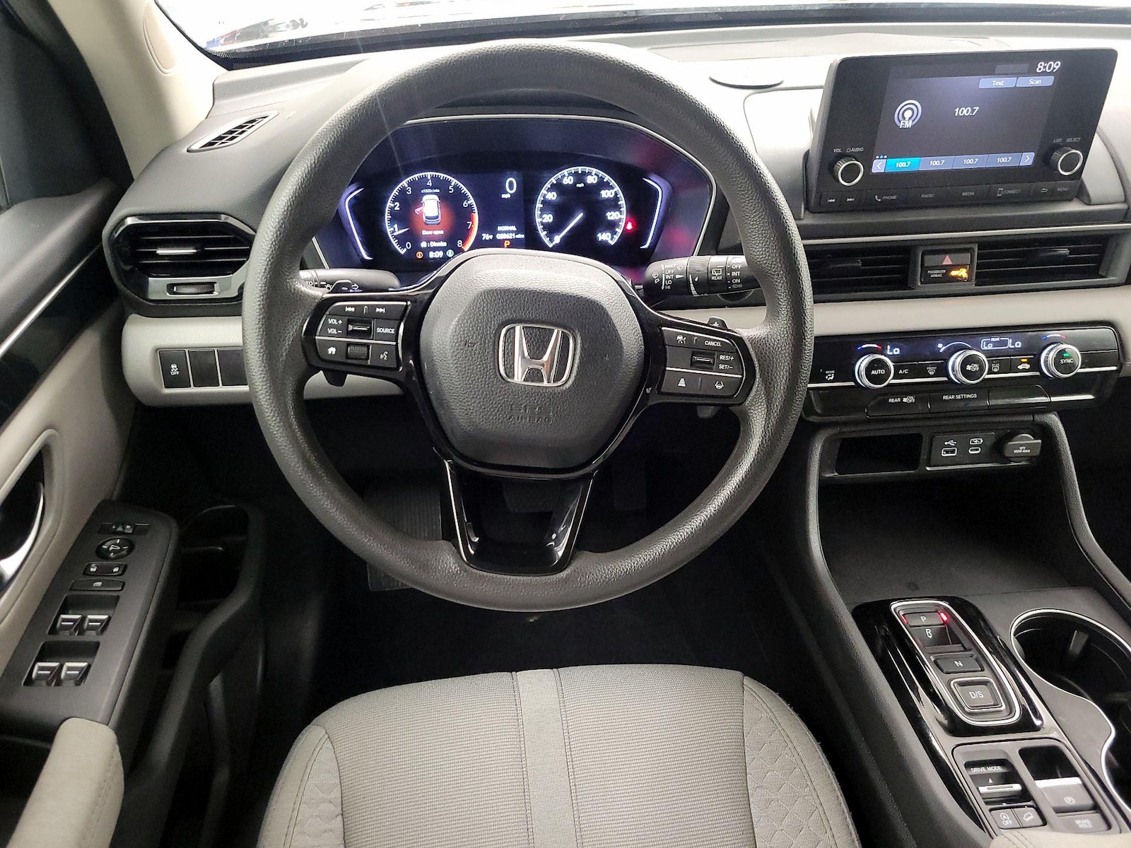 2023 Honda Pilot LX - Photo 11