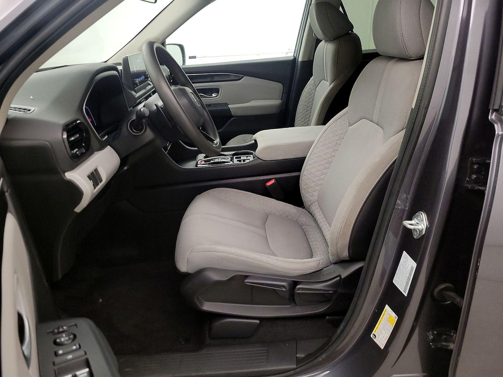 2023 Honda Pilot LX - Photo 12