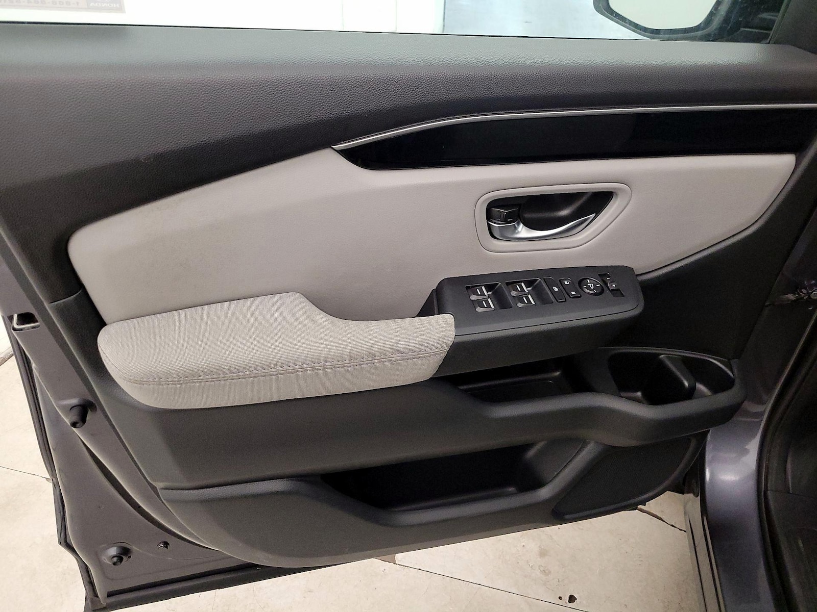 2023 Honda Pilot LX - Photo 13