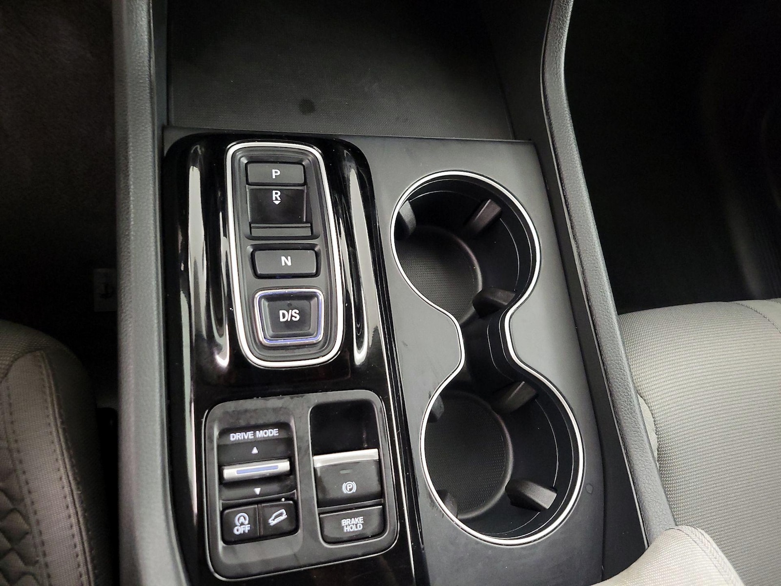 2023 Honda Pilot LX - Photo 17