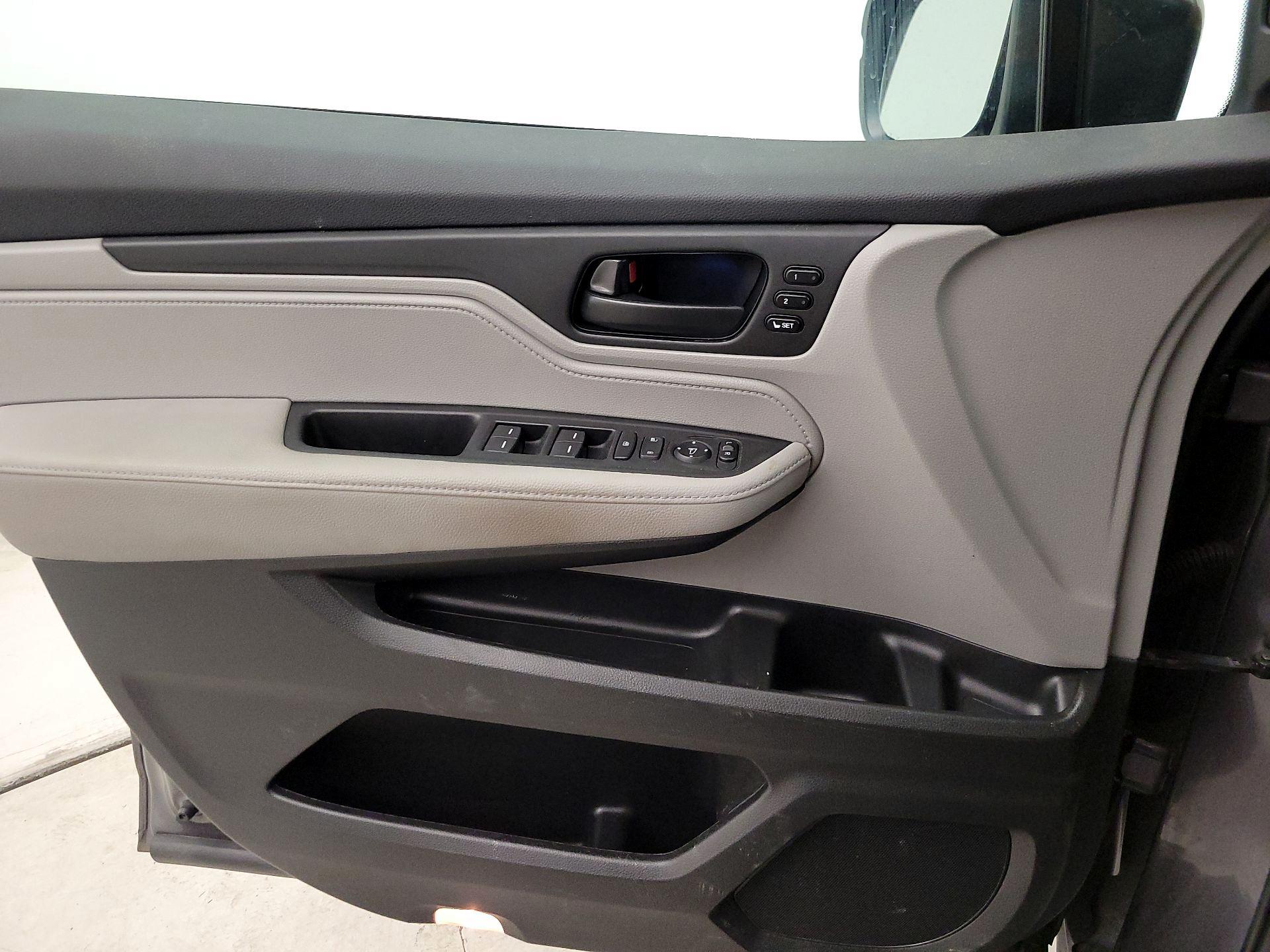 Thumbnail: 2023 Honda Odyssey - 12