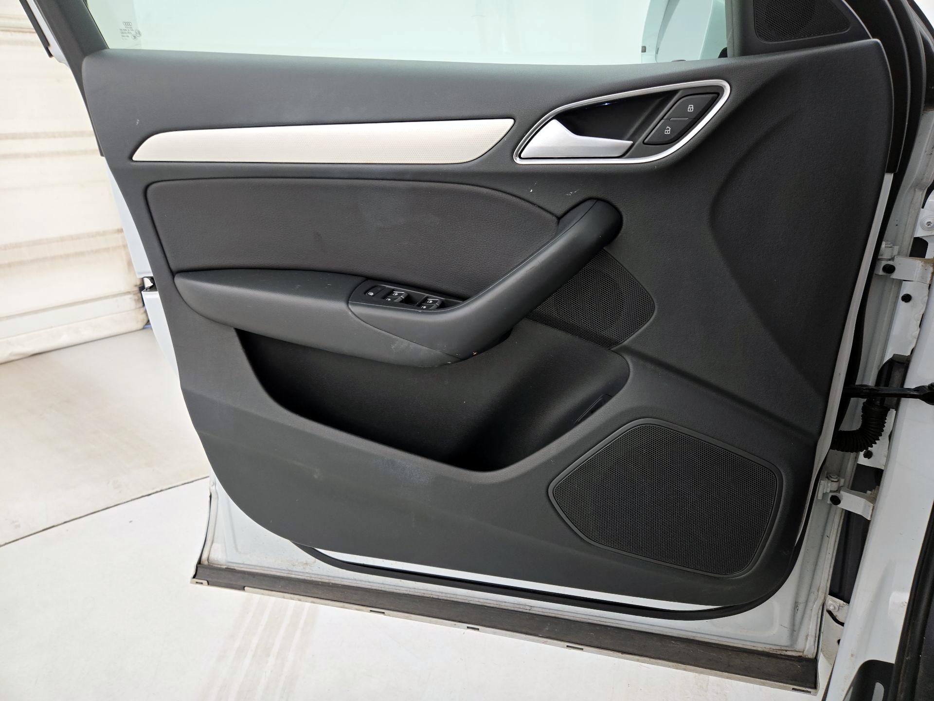 Thumbnail: 2018 Audi Q3 - 12