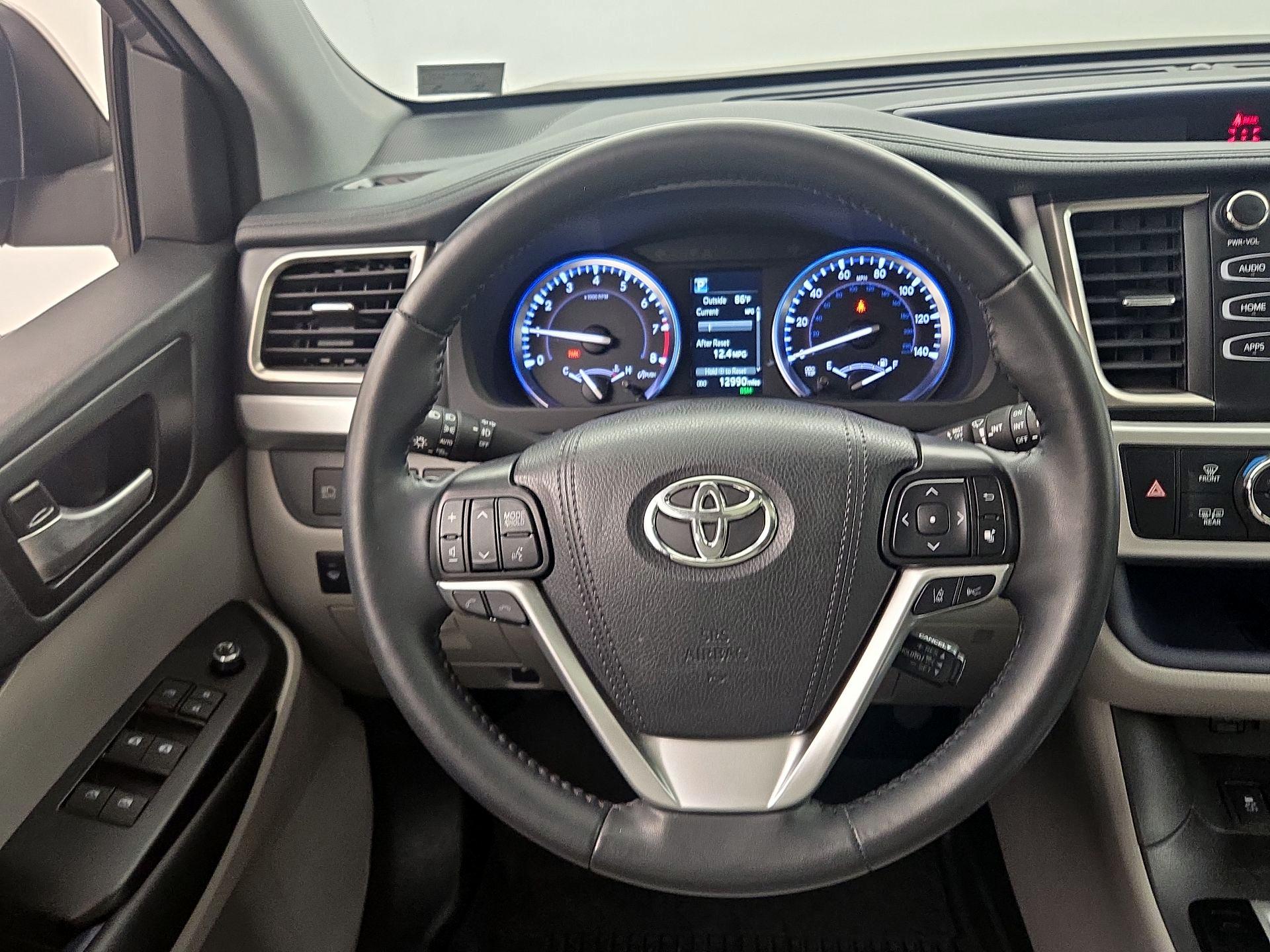 Thumbnail: 2019 Toyota Highlander - 10