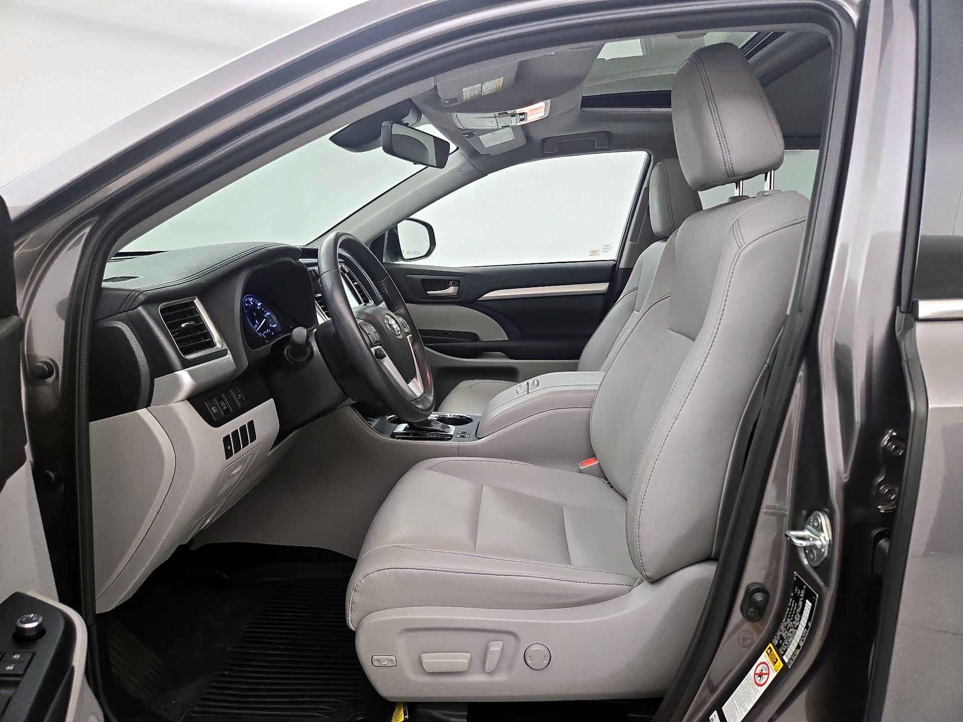 Thumbnail: 2019 Toyota Highlander - 11