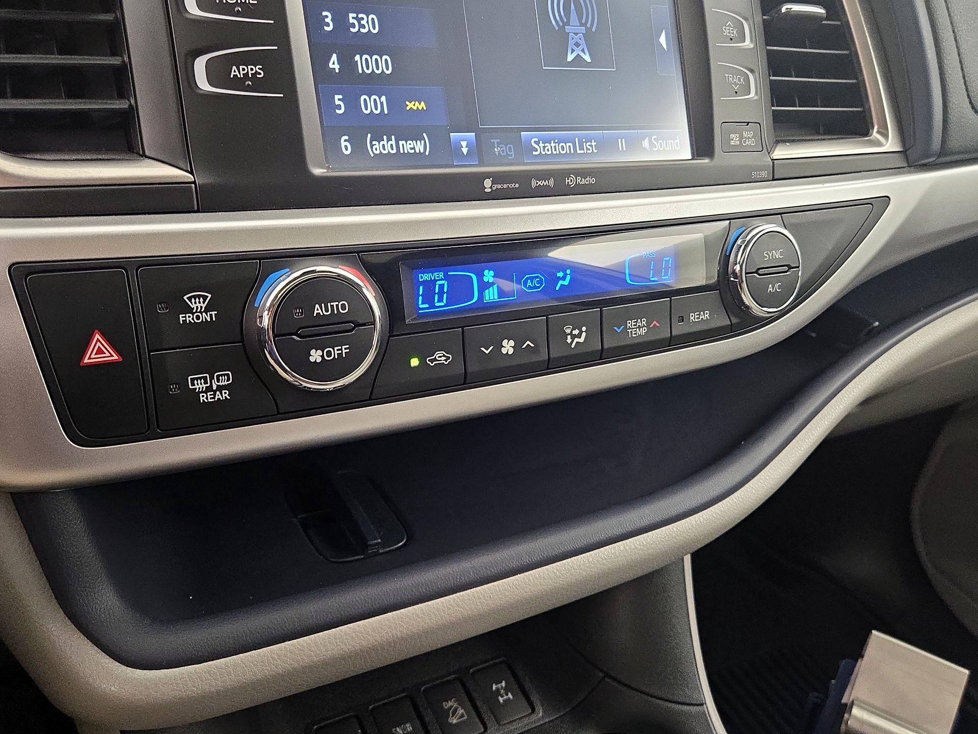 Thumbnail: 2019 Toyota Highlander - 17