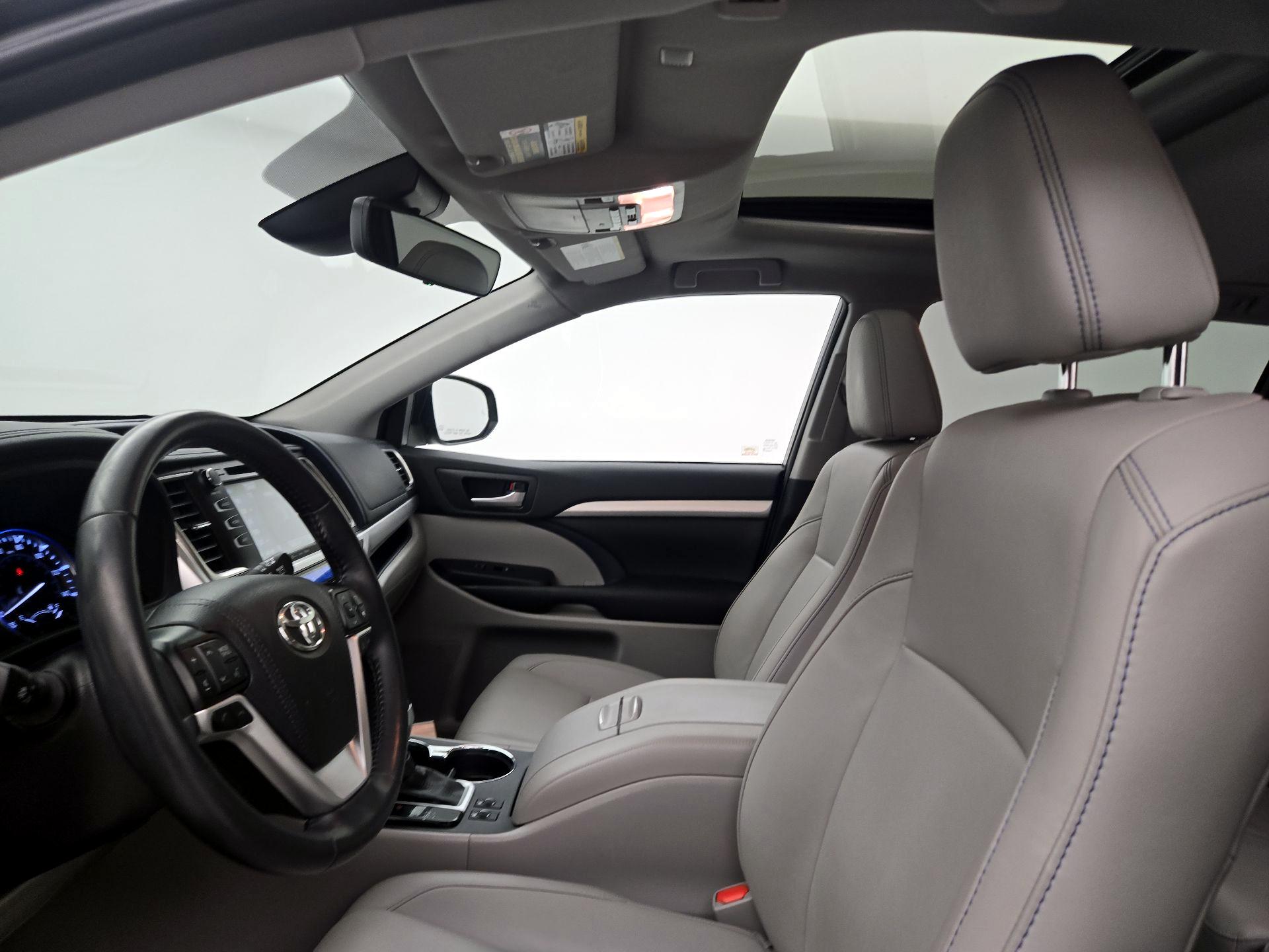 Thumbnail: 2019 Toyota Highlander - 20