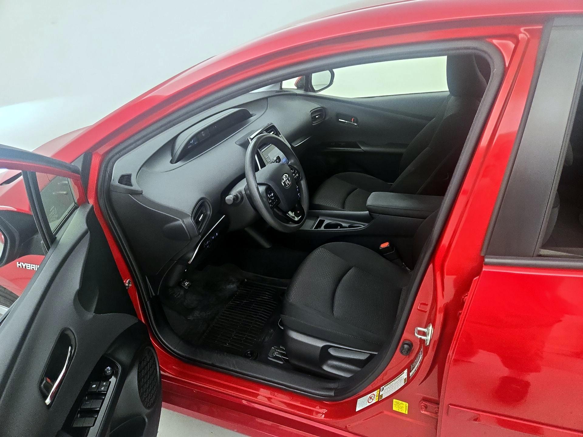 Thumbnail: 2022 Toyota Prius - 11