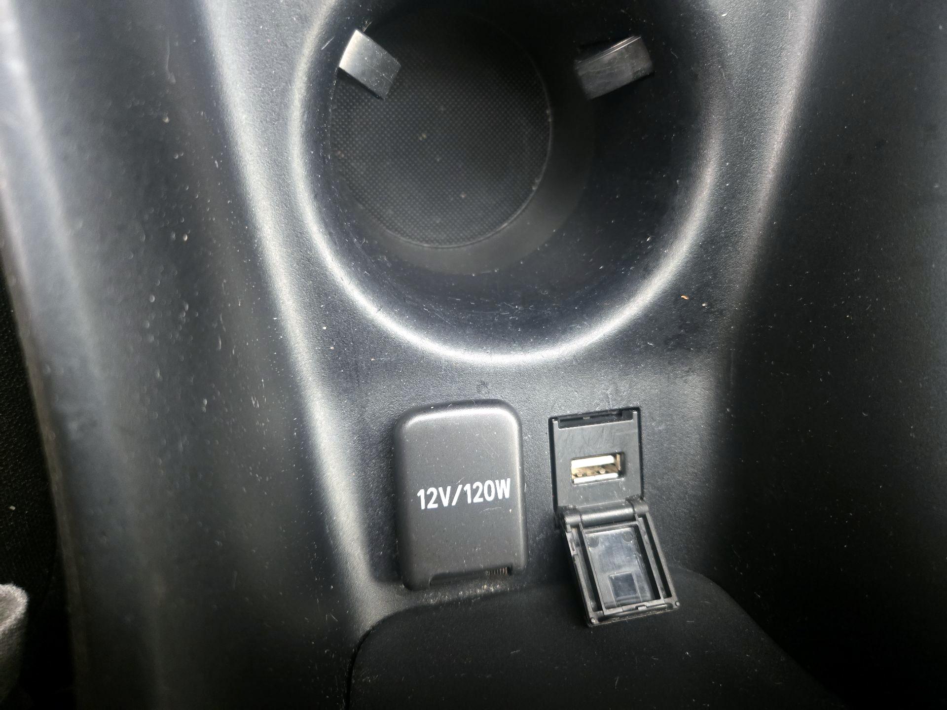 Thumbnail: 2022 Toyota Prius - 18