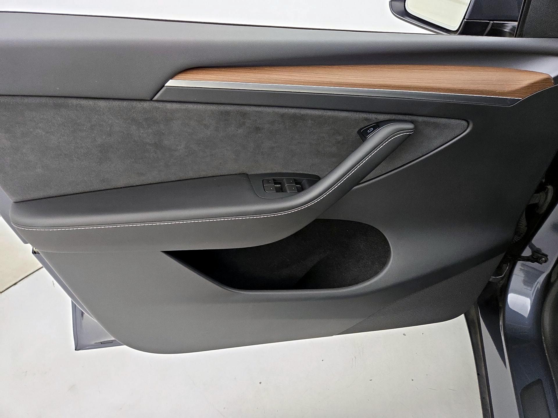 Thumbnail: 2023 Tesla Model Y - 12