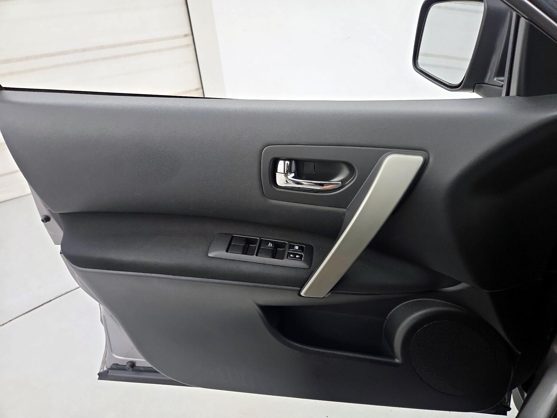 Thumbnail: 2014 Nissan Rogue - 12