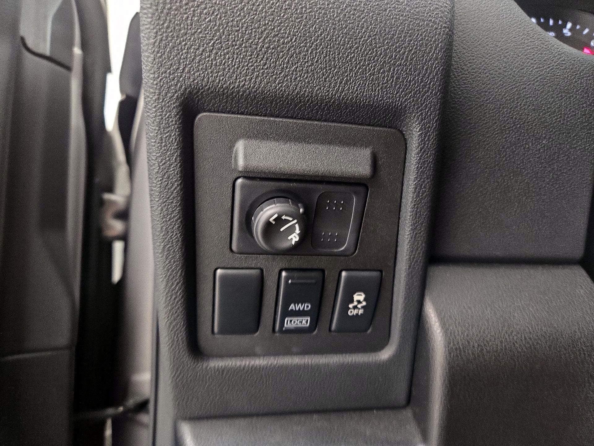 Thumbnail: 2014 Nissan Rogue - 13