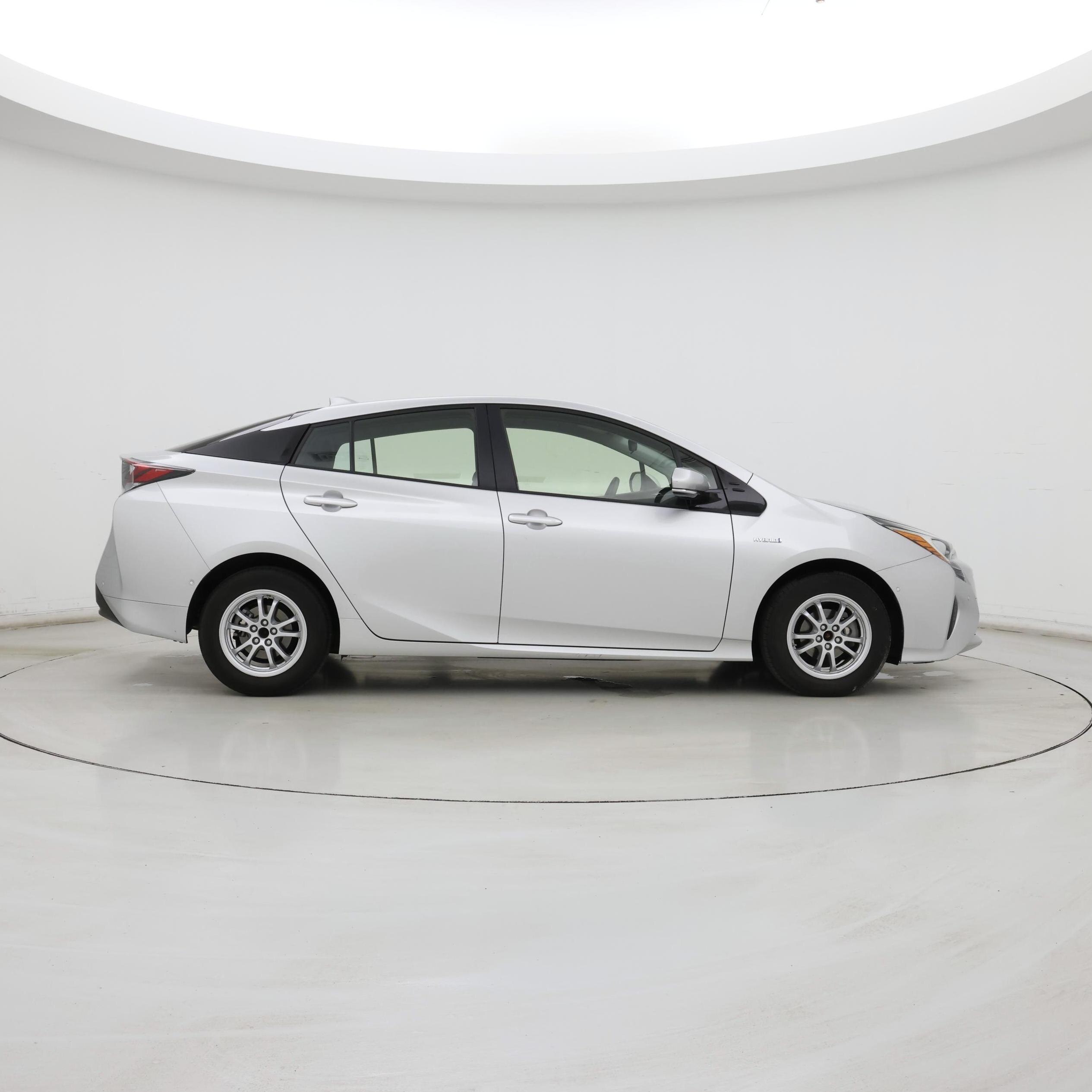 Thumbnail: 2018 Toyota Prius - 7