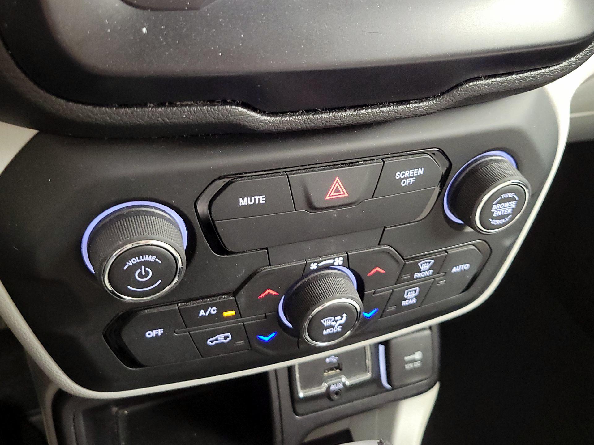 Thumbnail: 2018 Jeep Renegade - 16