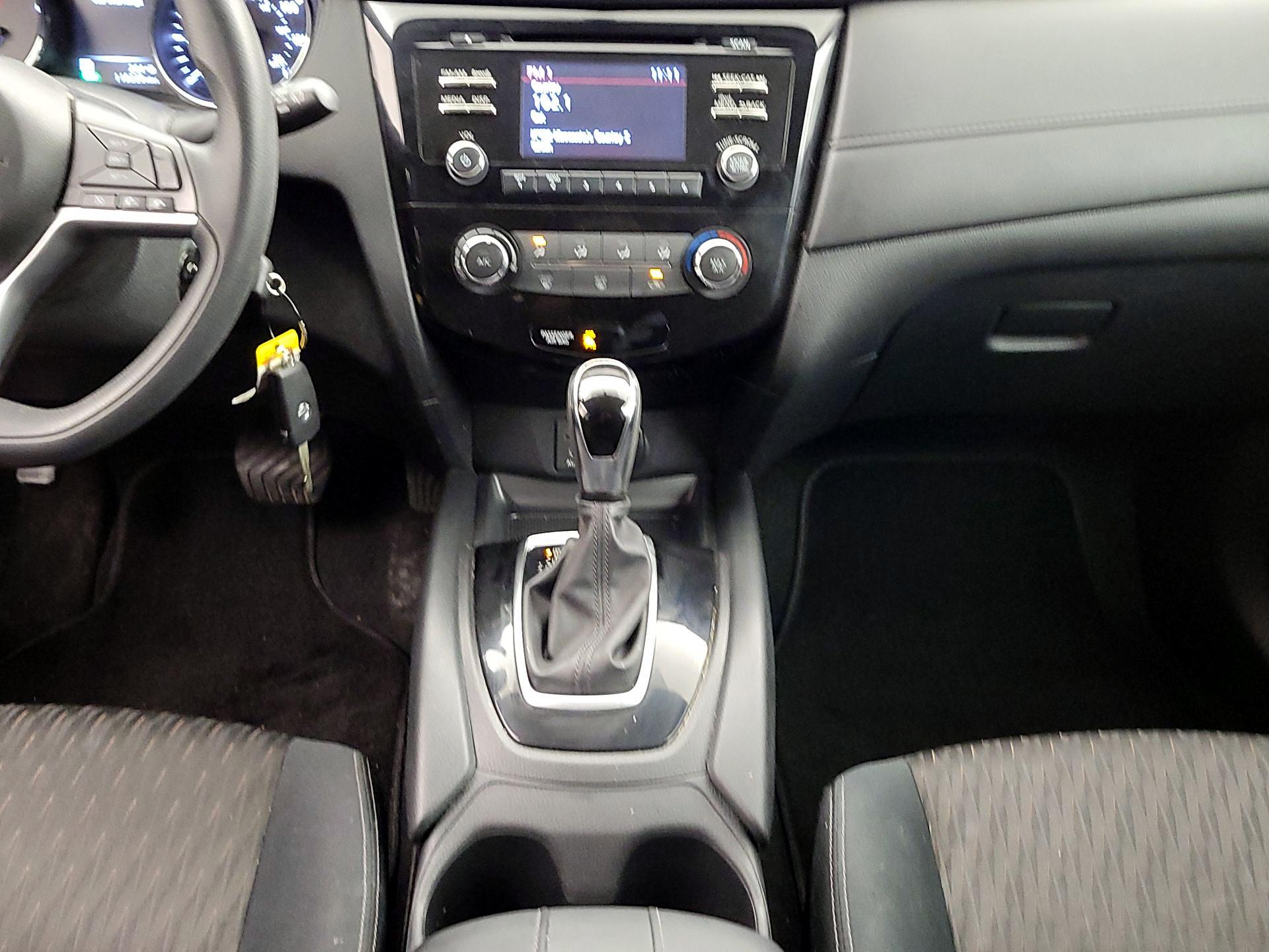 Thumbnail: 2017 Nissan Rogue - 17