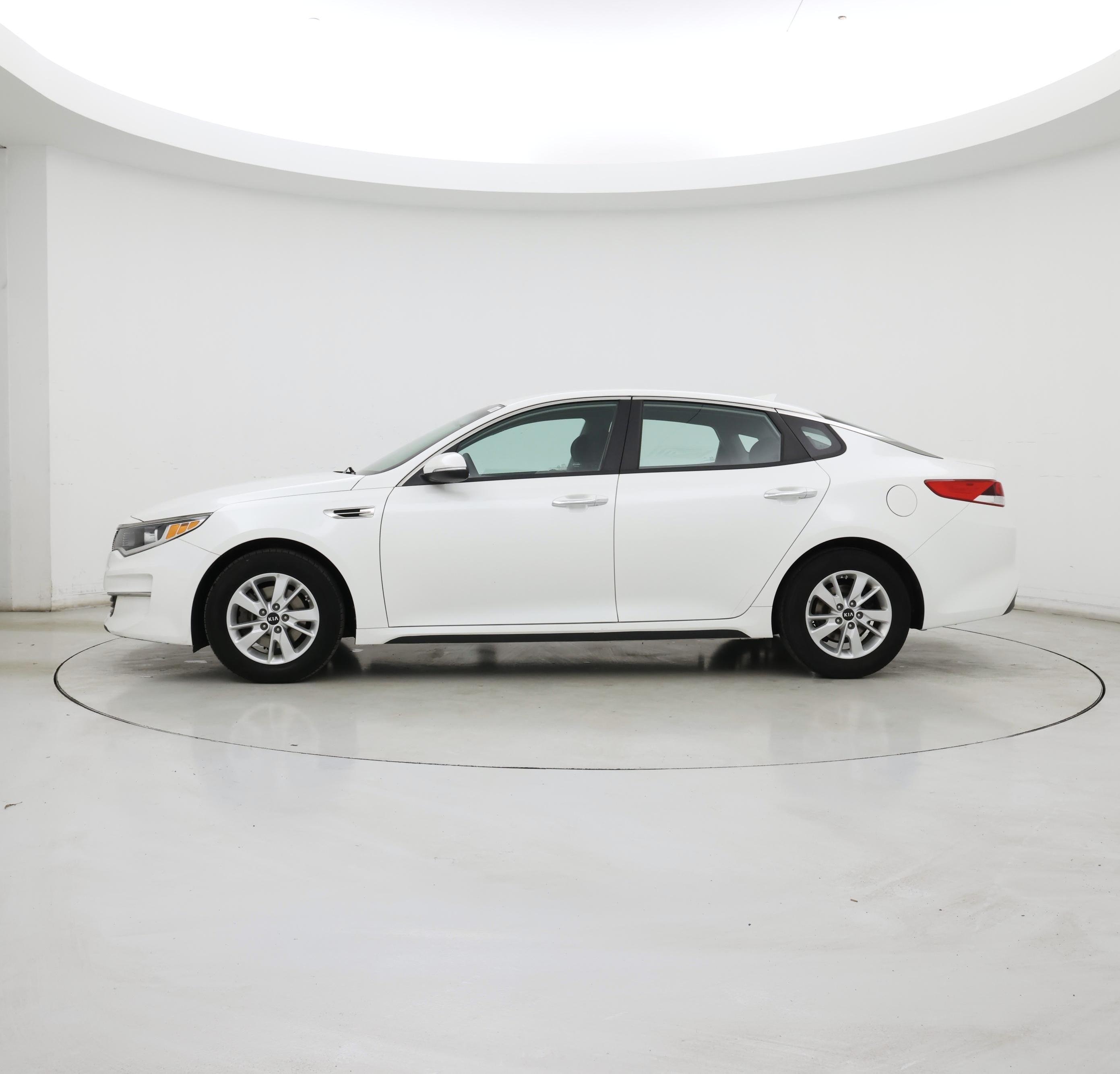 Thumbnail: 2018 Kia Optima - 3