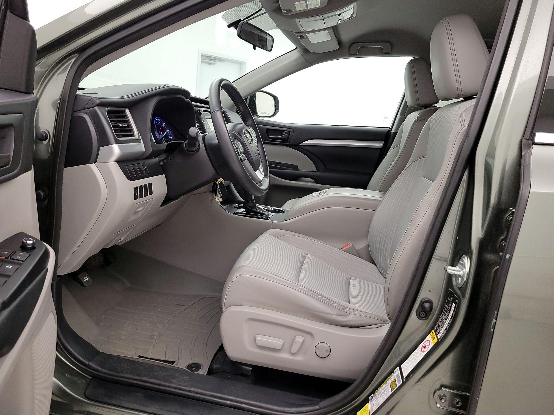 Thumbnail: 2014 Toyota Highlander - 11