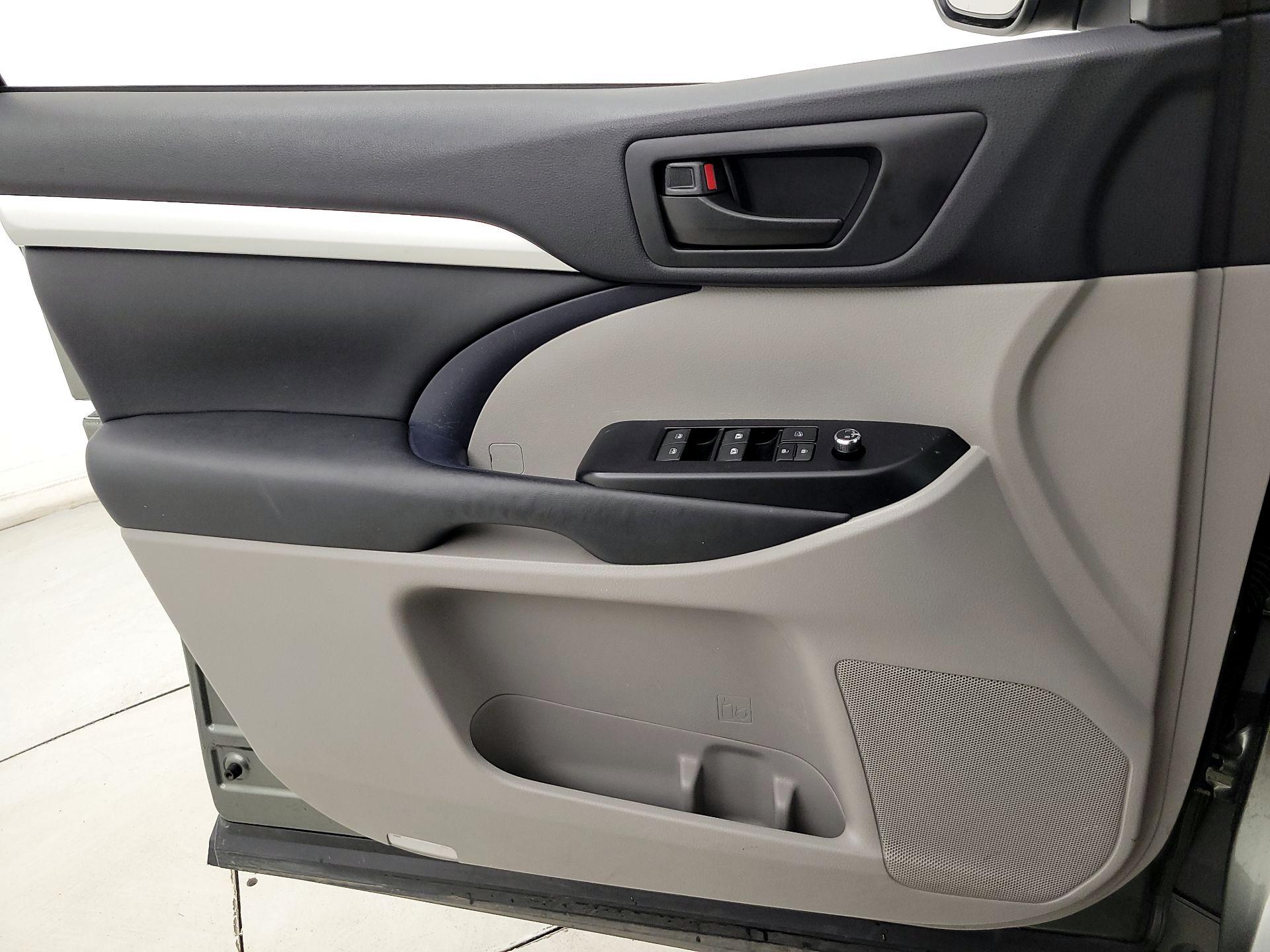 Thumbnail: 2014 Toyota Highlander - 12