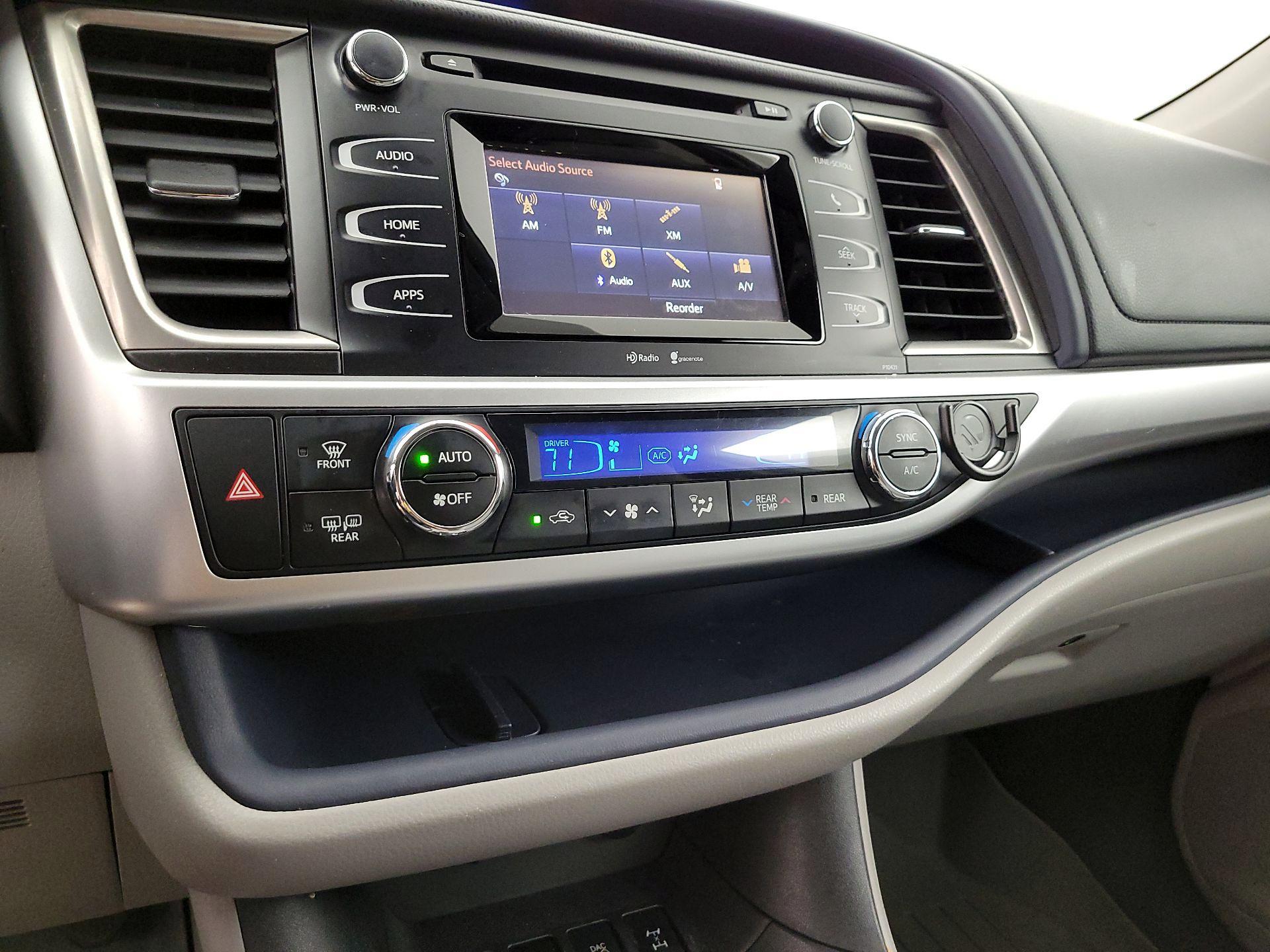 Thumbnail: 2014 Toyota Highlander - 16