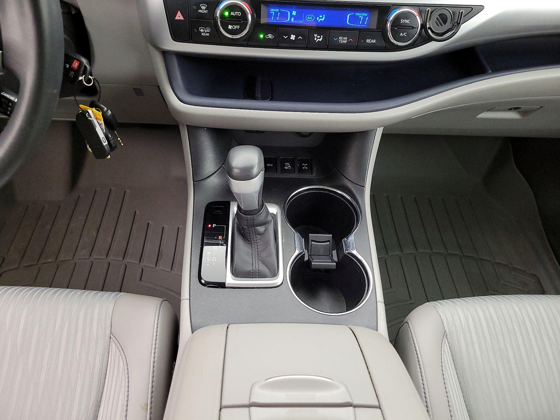 Thumbnail: 2014 Toyota Highlander - 17