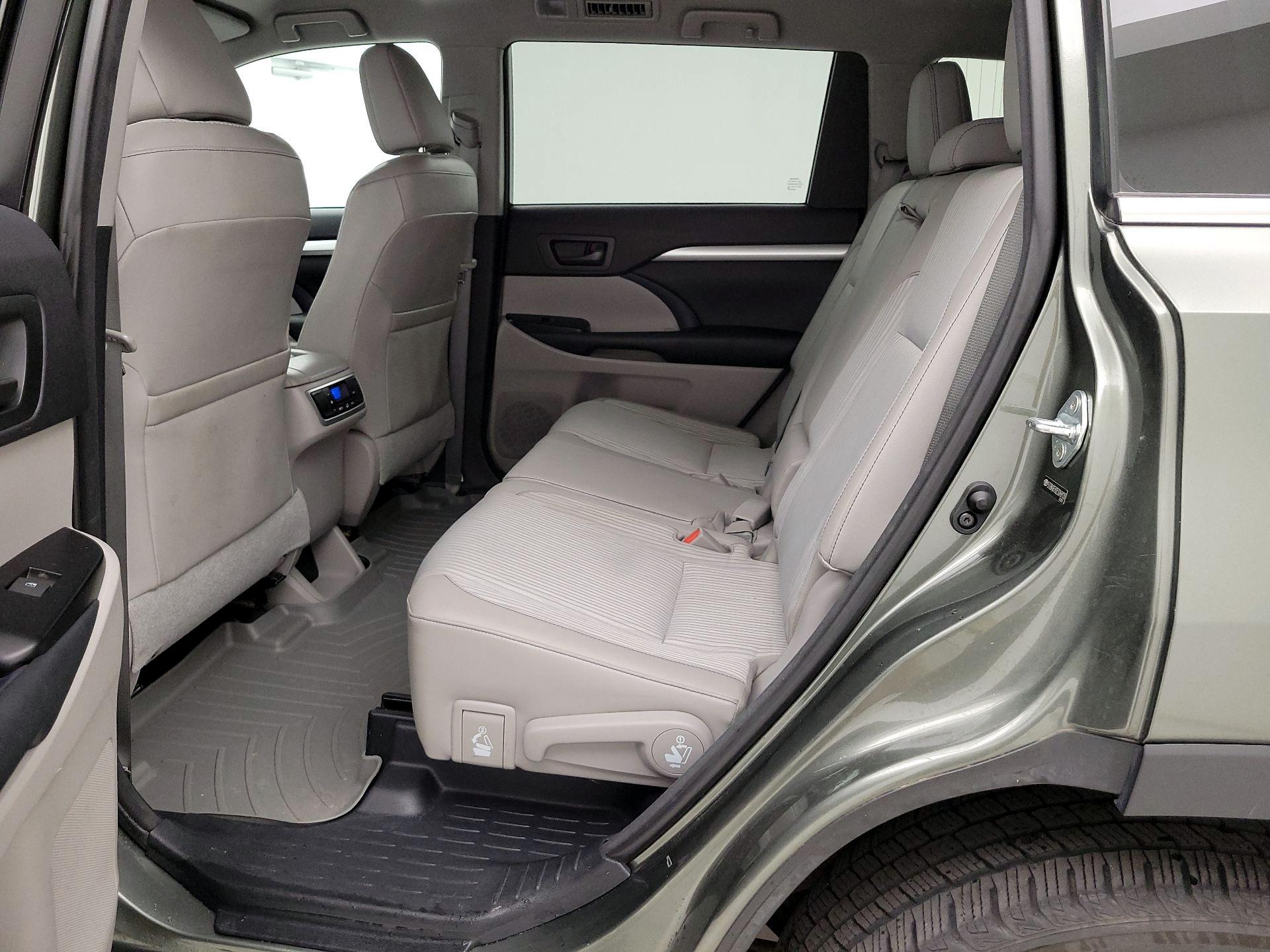 Thumbnail: 2014 Toyota Highlander - 19