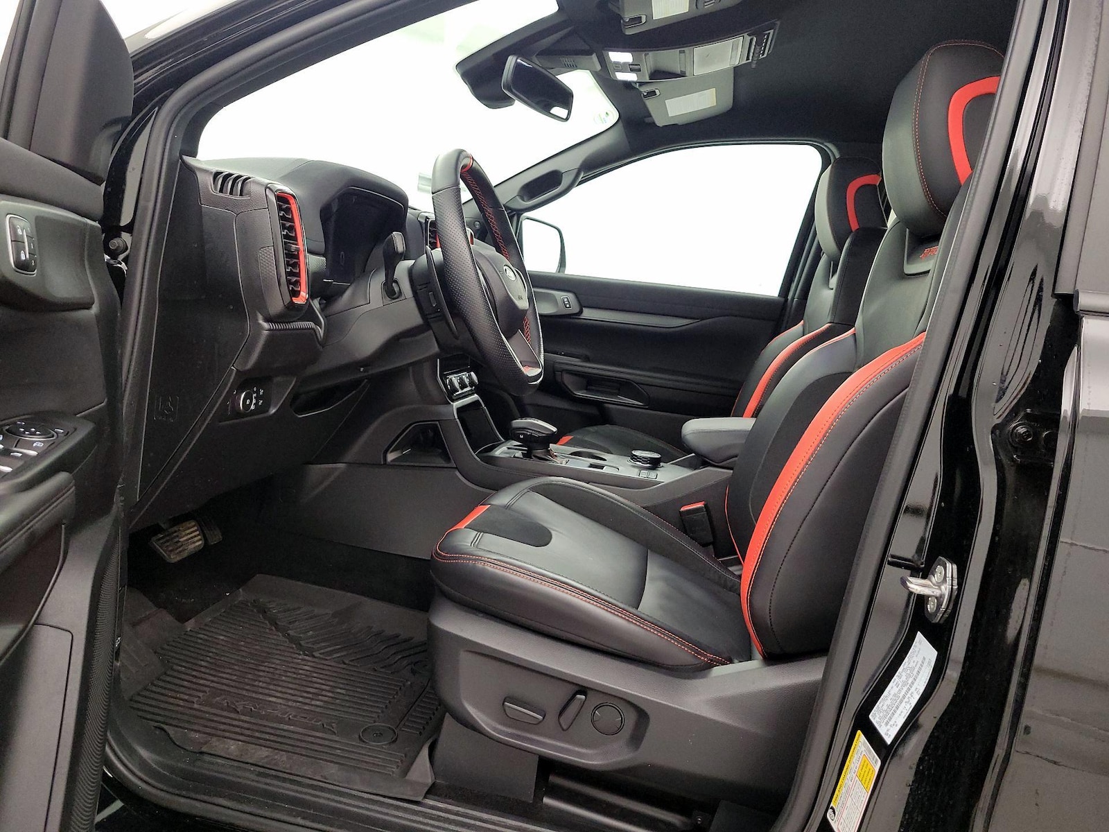 2025 Ford Ranger Raptor - Photo 12