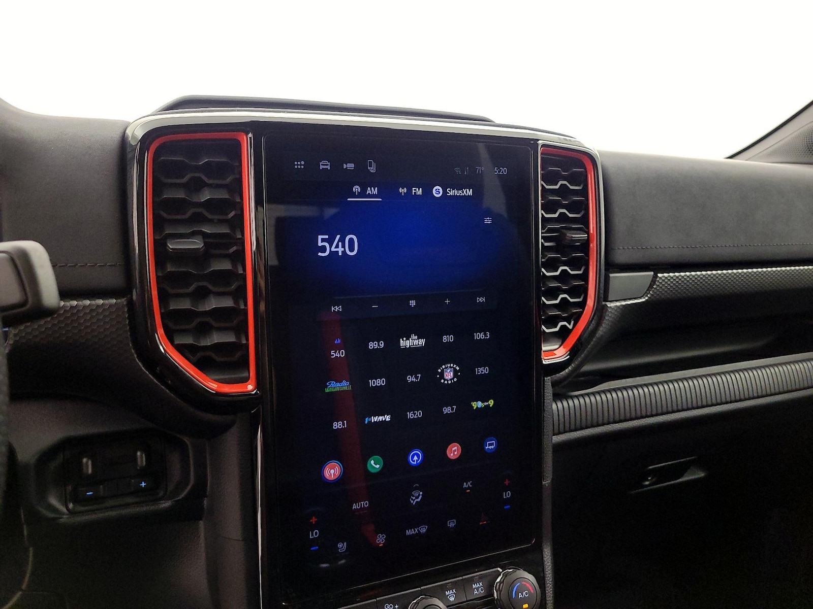 2025 Ford Ranger Raptor - Photo 17
