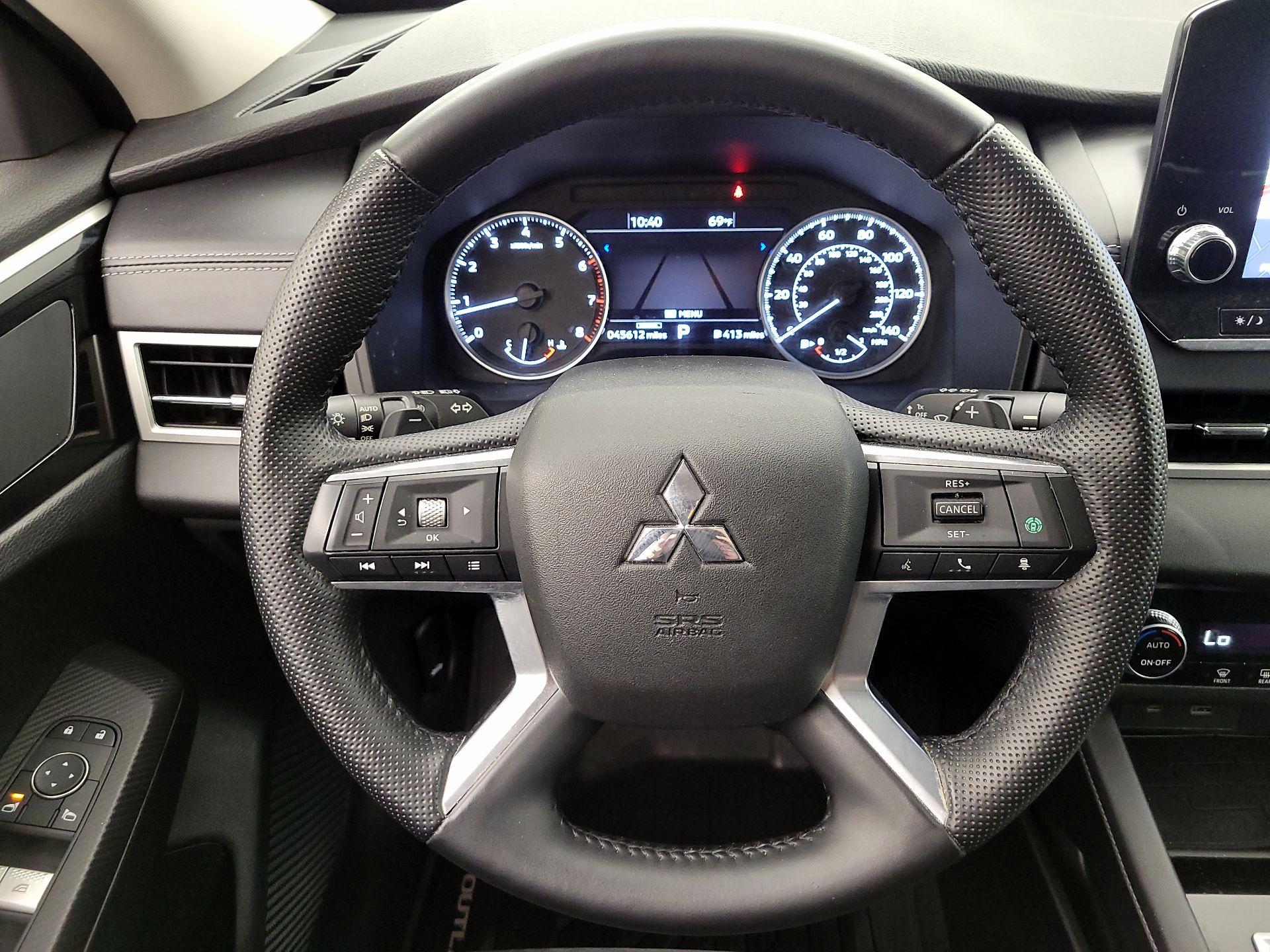 Thumbnail: 2022 Mitsubishi Outlander - 10