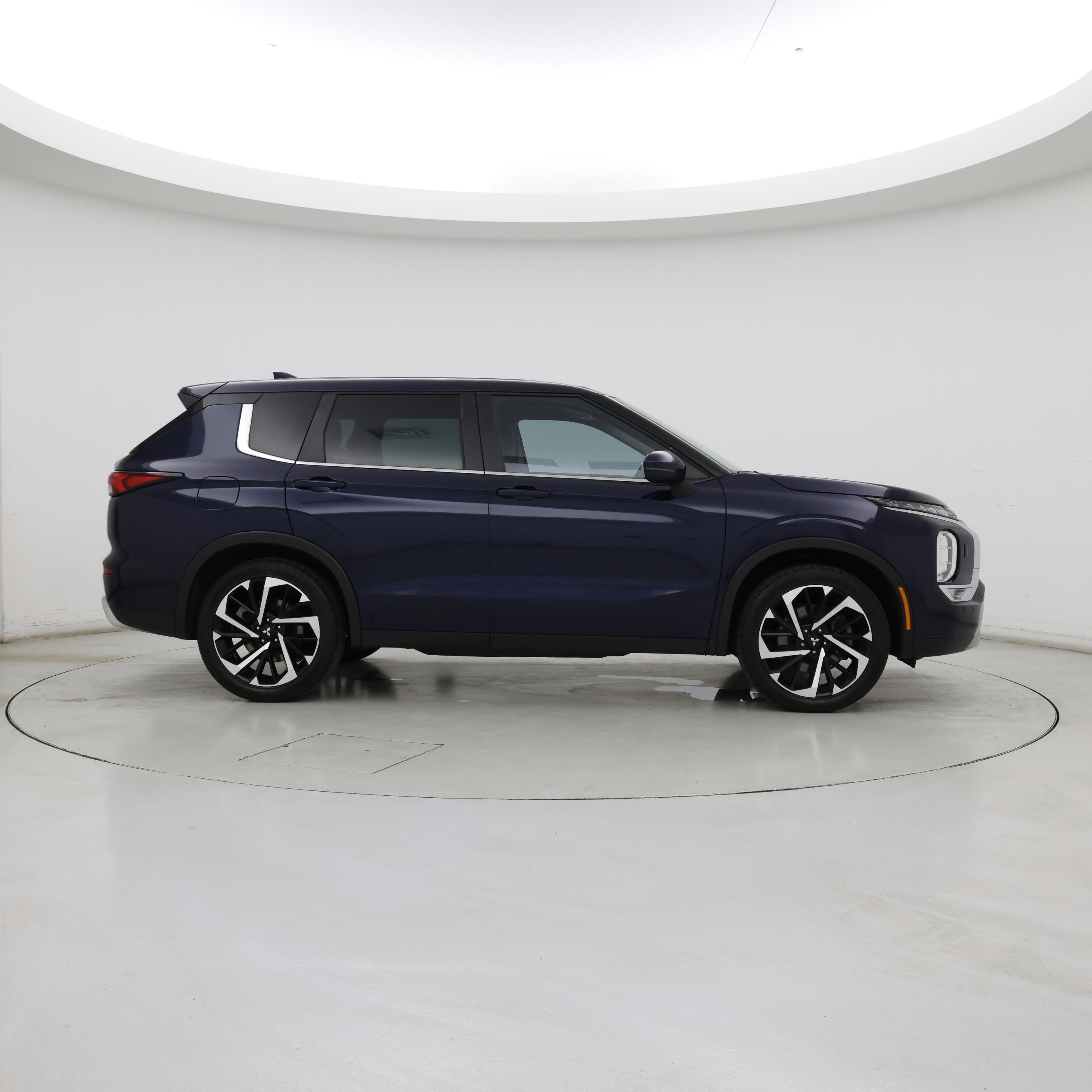 Thumbnail: 2022 Mitsubishi Outlander - 7