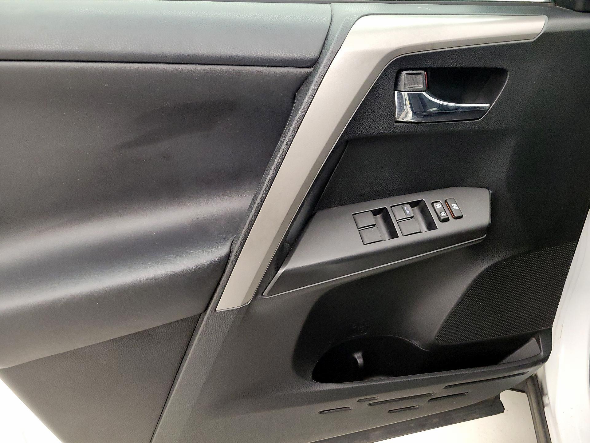 Thumbnail: 2016 Toyota RAV4 - 12