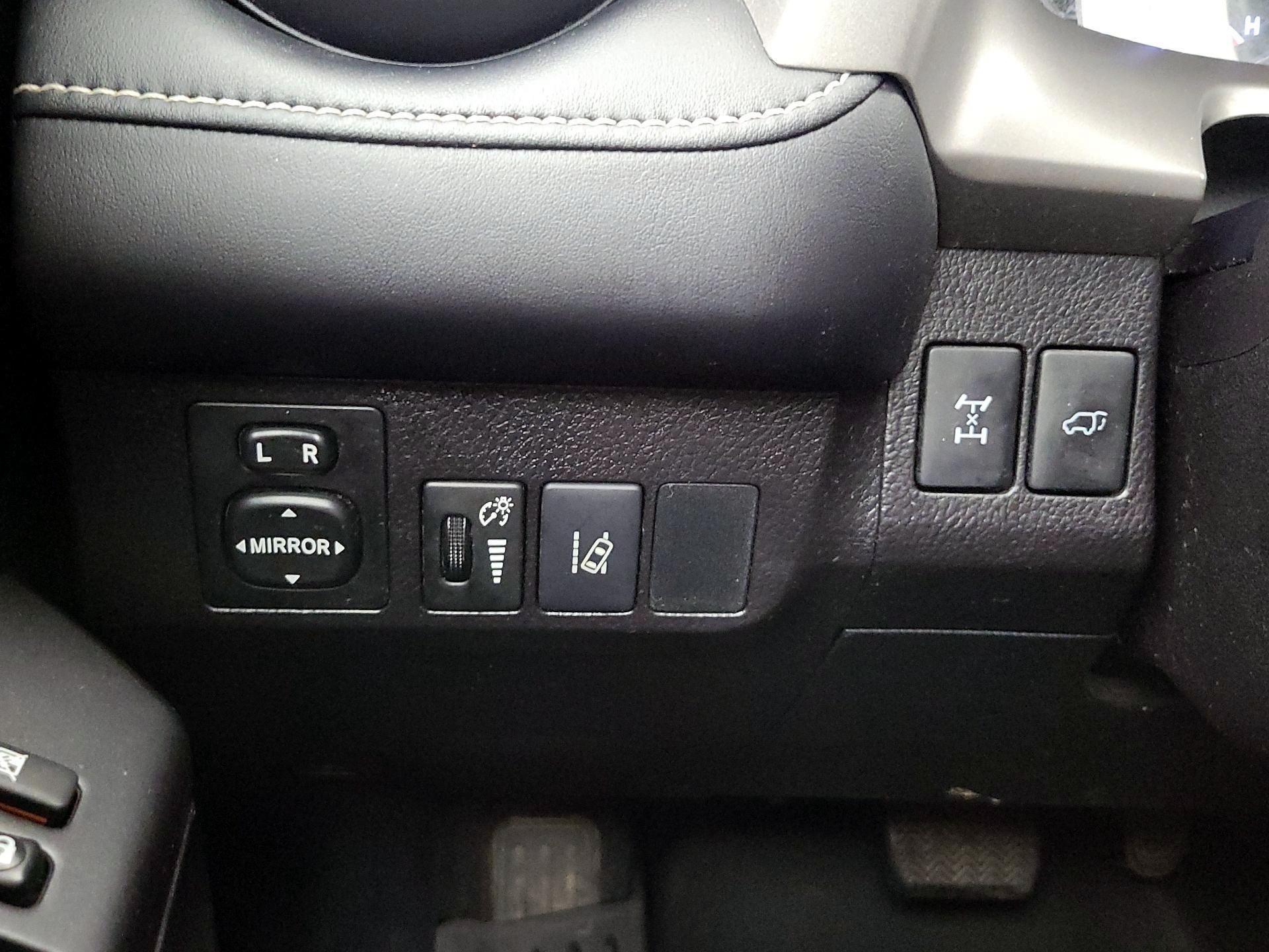 Thumbnail: 2016 Toyota RAV4 - 13