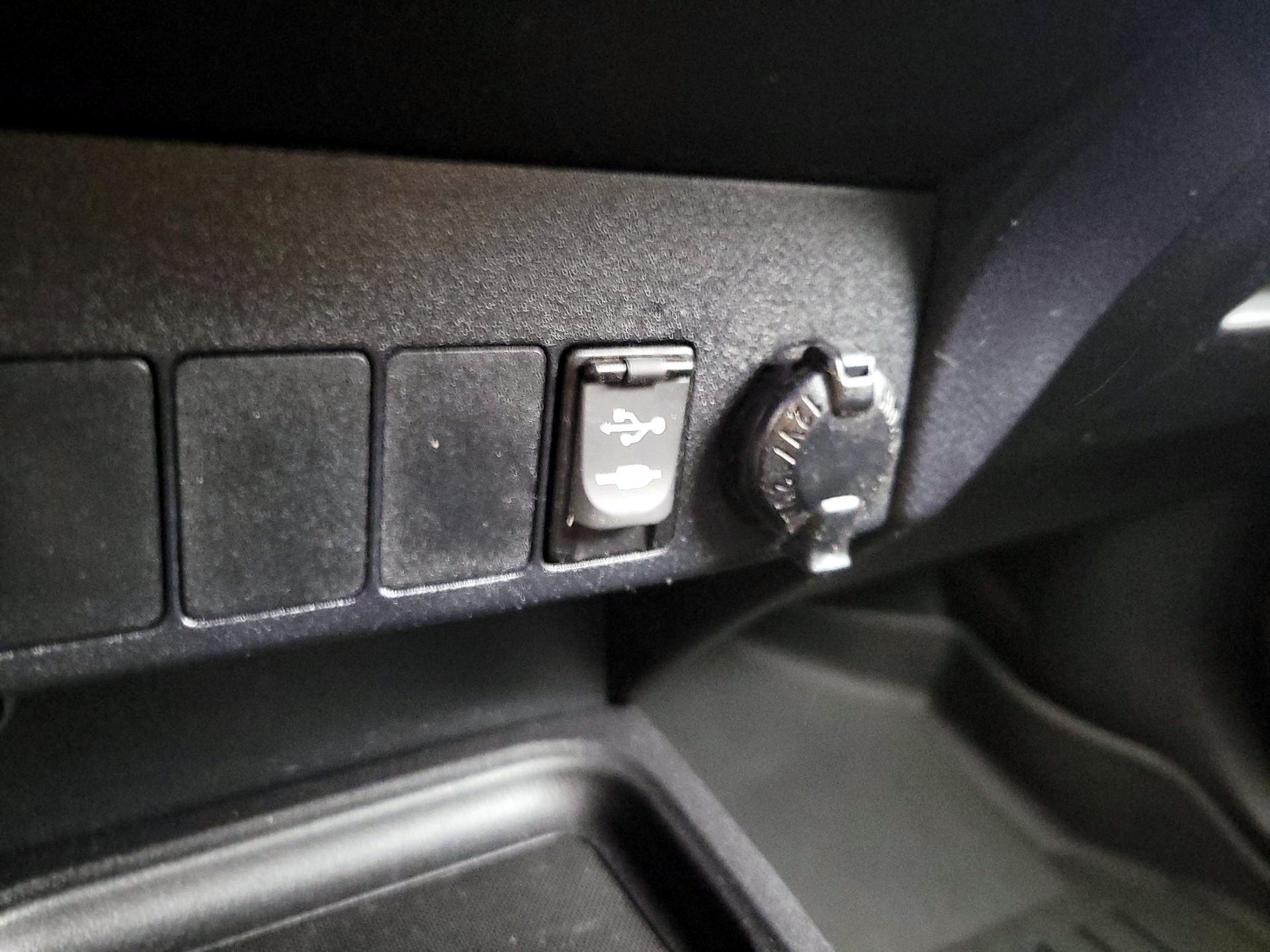 Thumbnail: 2016 Toyota RAV4 - 18