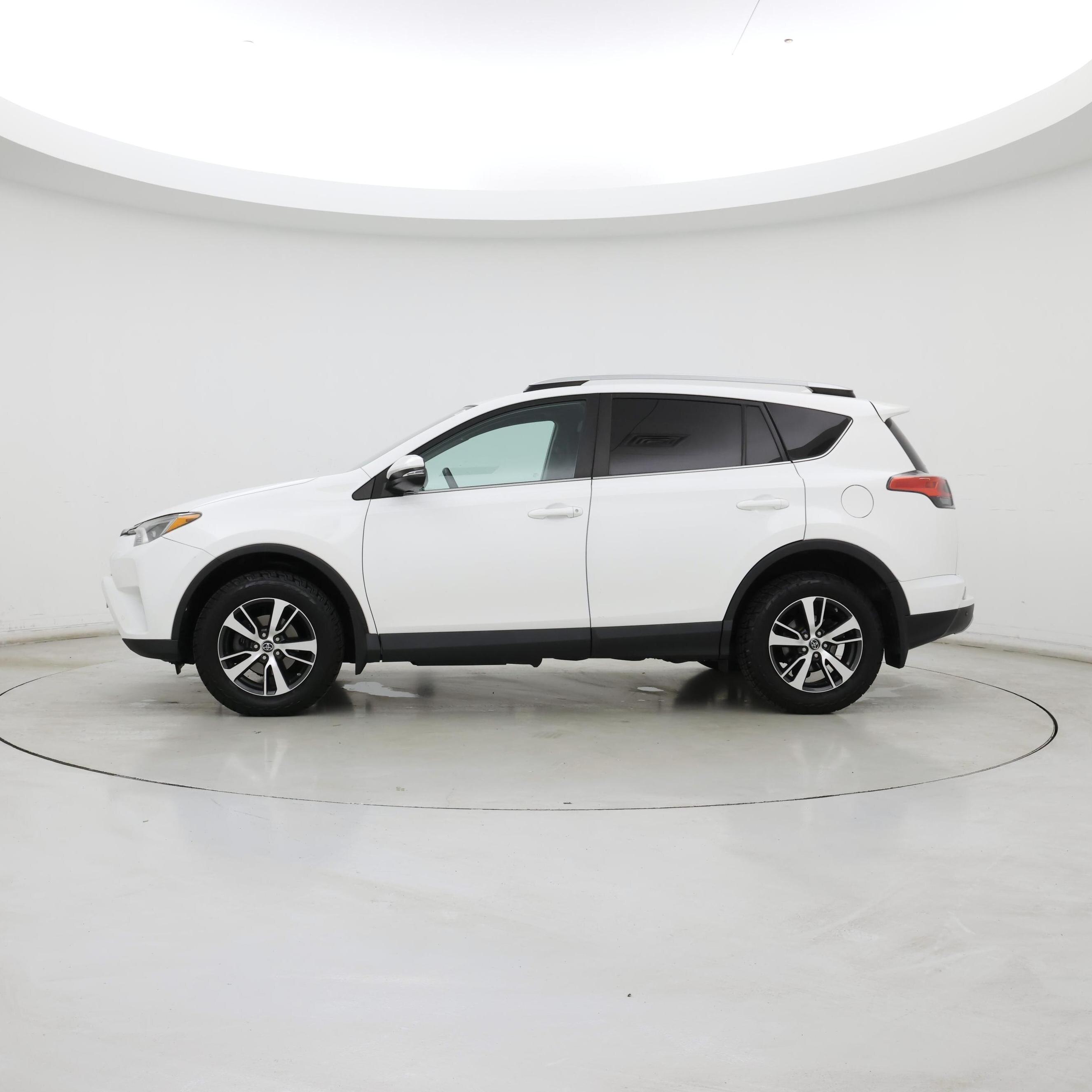 Thumbnail: 2016 Toyota RAV4 - 3