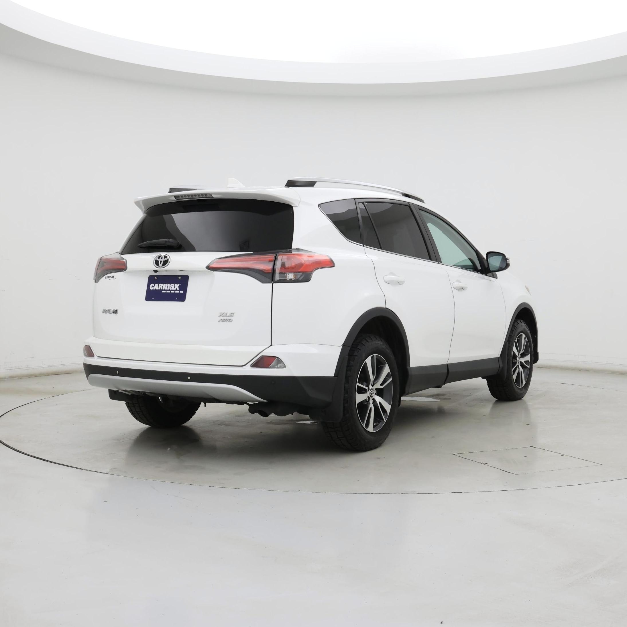 Thumbnail: 2016 Toyota RAV4 - 8