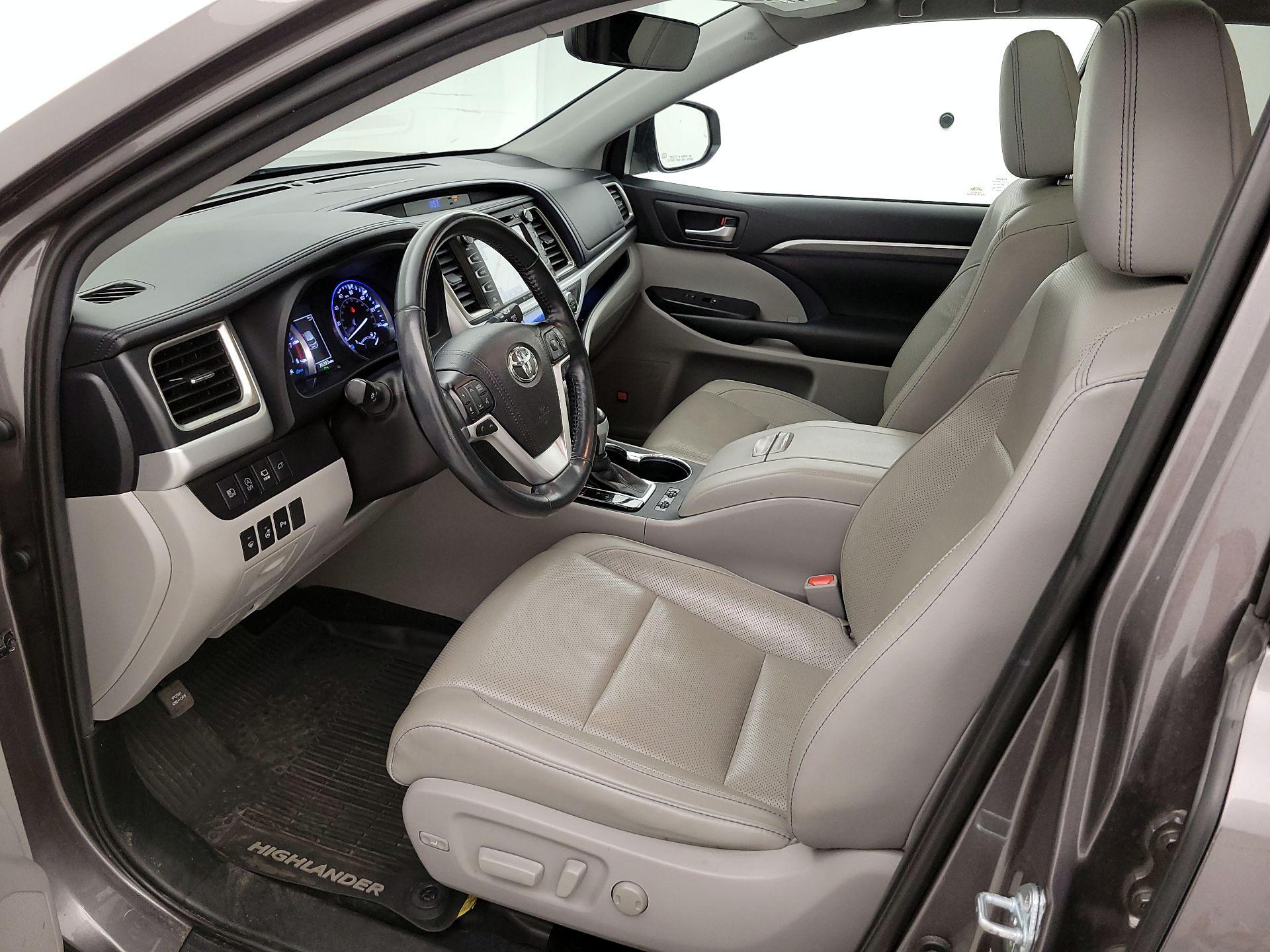 Thumbnail: 2019 Toyota Highlander - 11