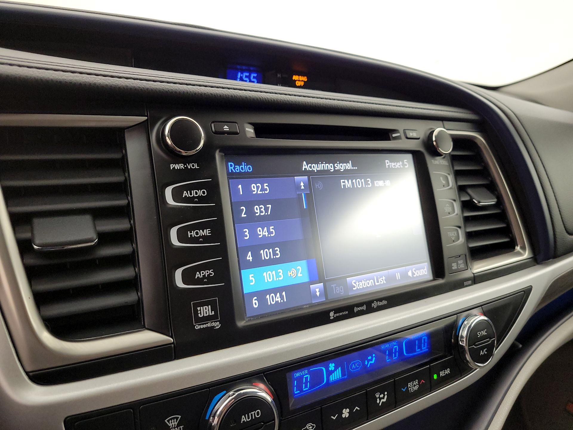 Thumbnail: 2019 Toyota Highlander - 16