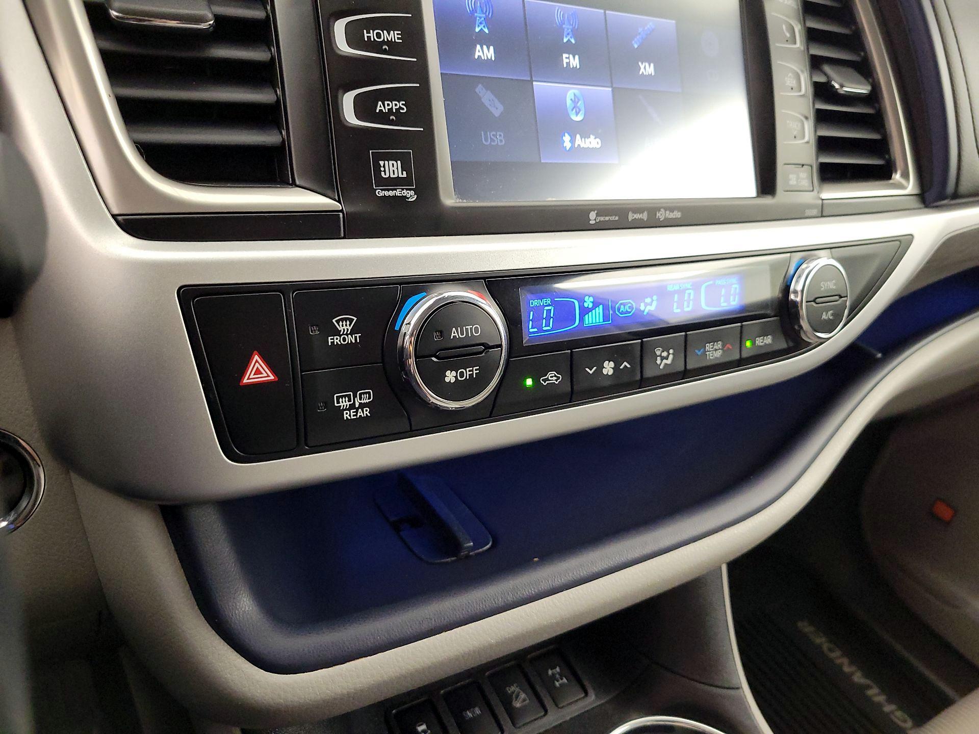 Thumbnail: 2019 Toyota Highlander - 17