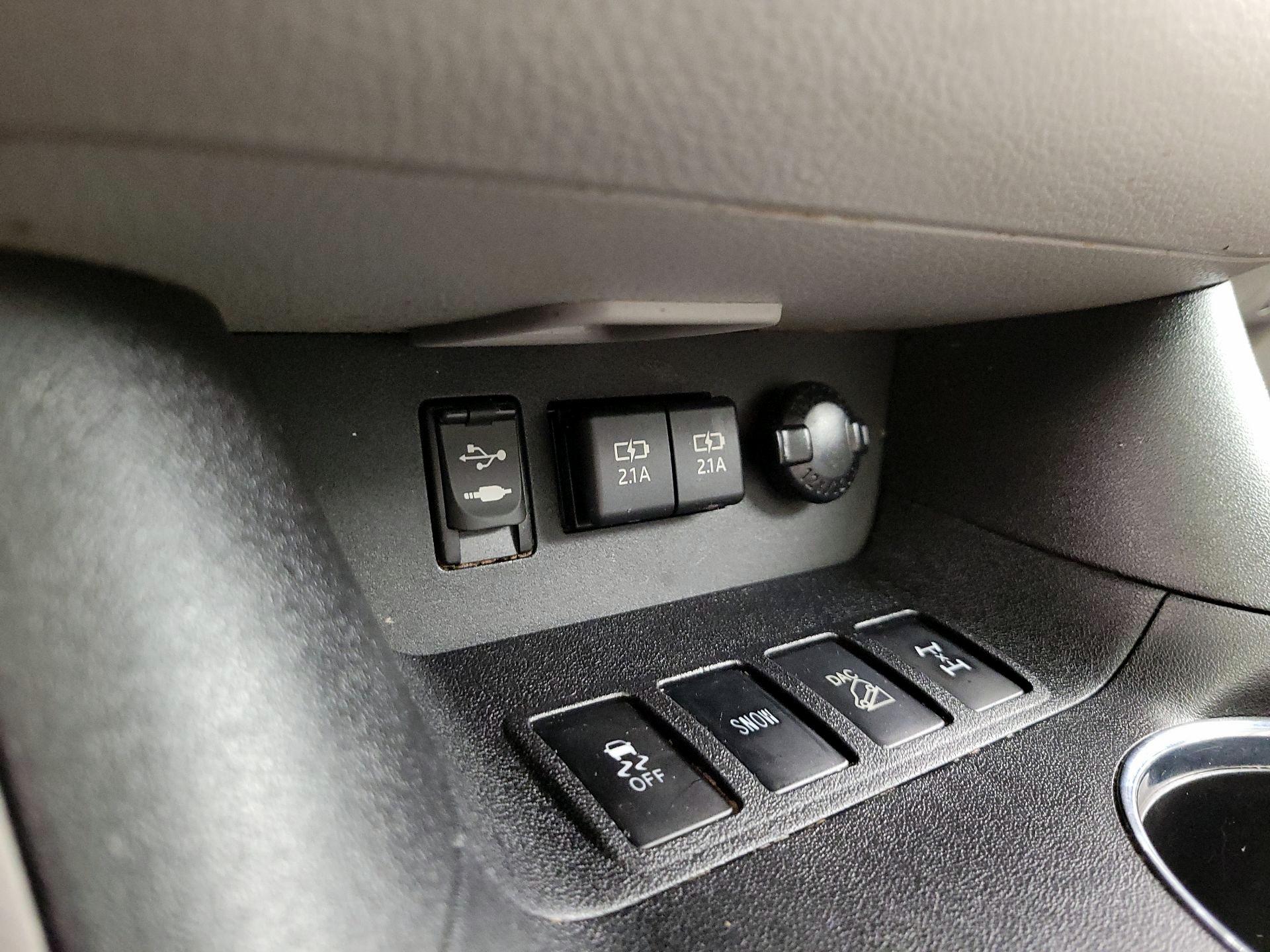 Thumbnail: 2019 Toyota Highlander - 19